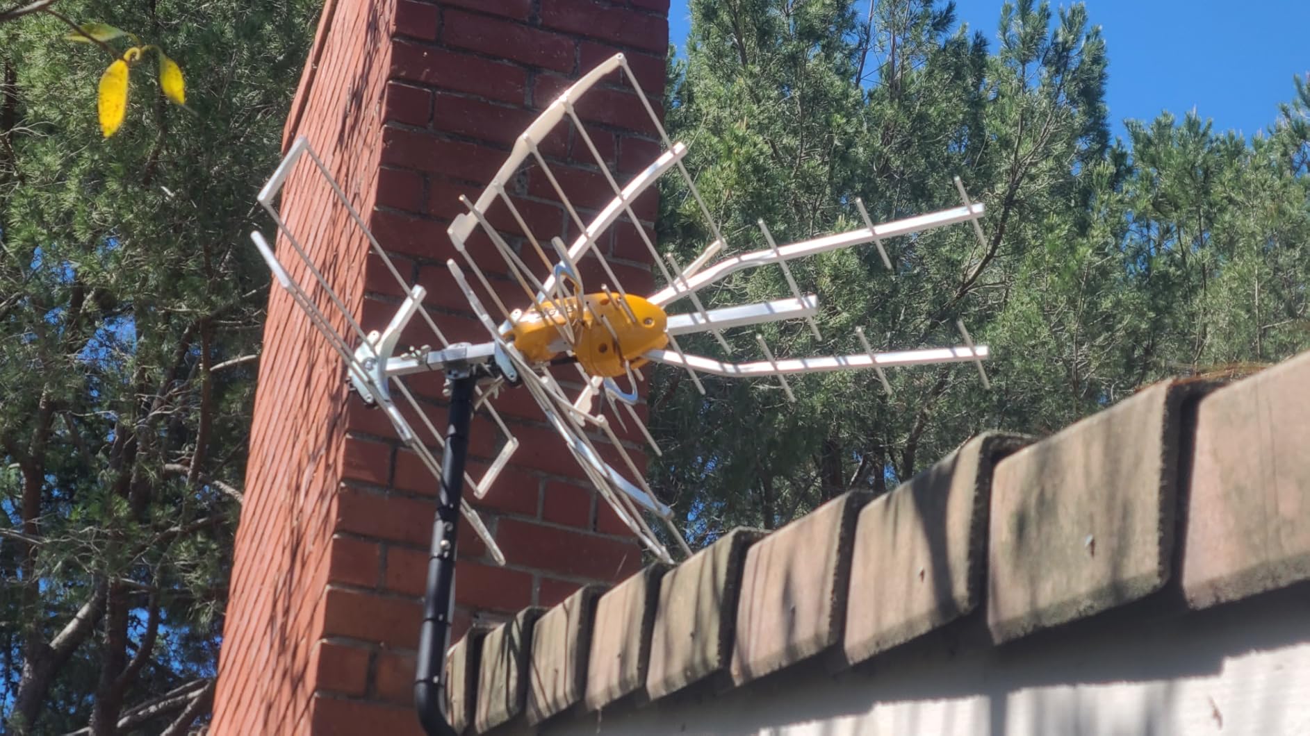 Televes Ellipse Mix 148883 HDTV Antenna, Amplified High VHF/UHF OTA TV Antenna with Built-in TForce Preamp, Automatic Gain Control, FM/LTE/4G/5G Filtering, 75 mi Range - Made in Spain customer photo 2