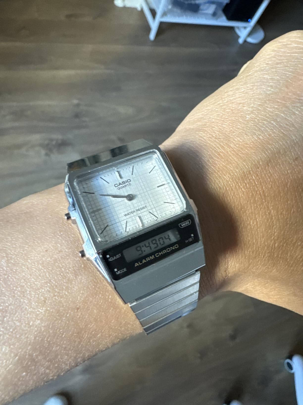 Casio Unisex AQ-800E-7A Vintage Analog-Digital Watch, Retro 1980s Design, Stainless Steel Band, Dual Time, 1/100-Second Stopwatch, Daily Alarm, Water Resistant, Adjustable Clasp, Silver customer photo 1