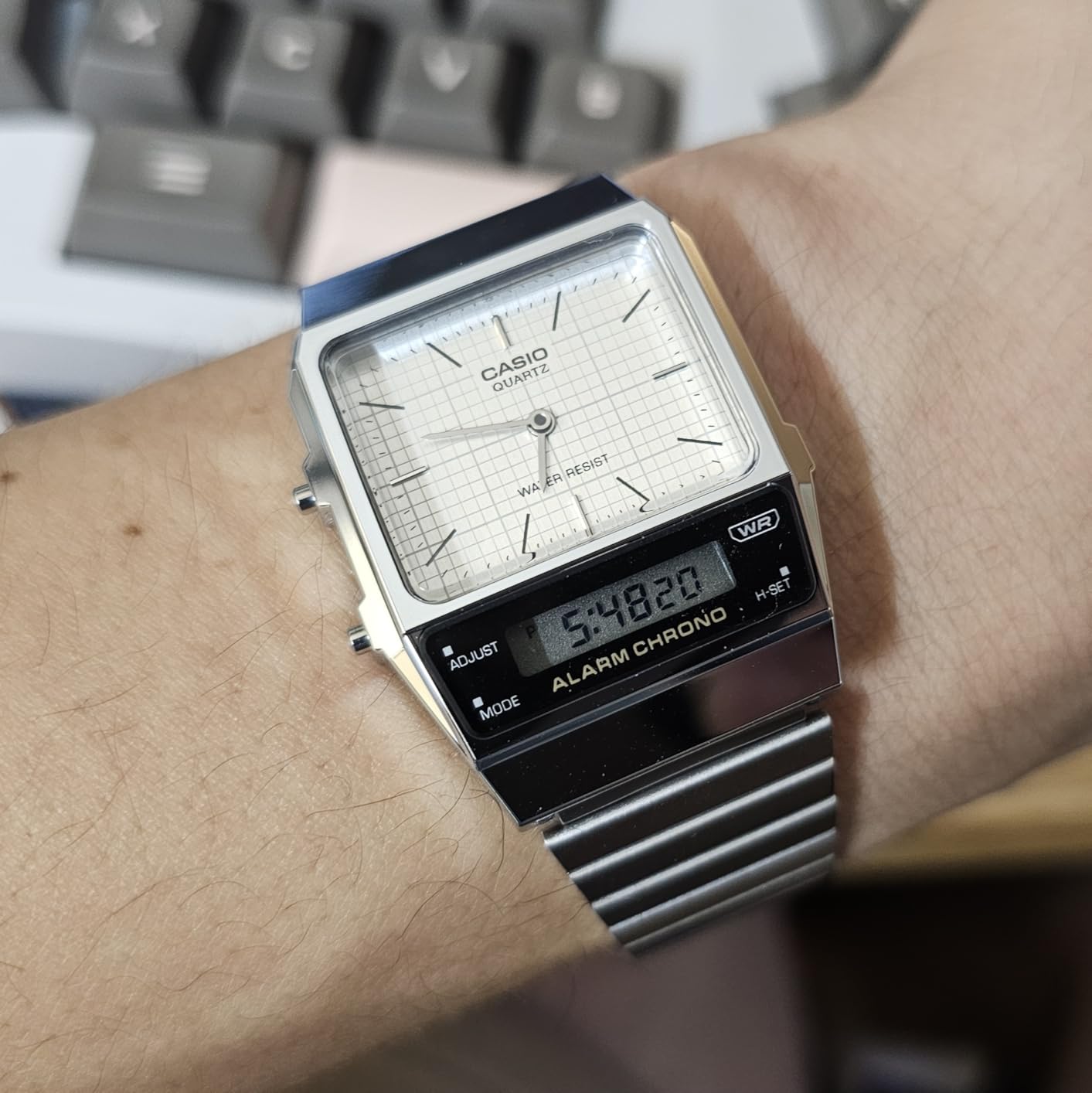 Casio Unisex AQ-800E-7A Vintage Analog-Digital Watch, Retro 1980s Design, Stainless Steel Band, Dual Time, 1/100-Second Stopwatch, Daily Alarm, Water Resistant, Adjustable Clasp, Silver customer photo 2