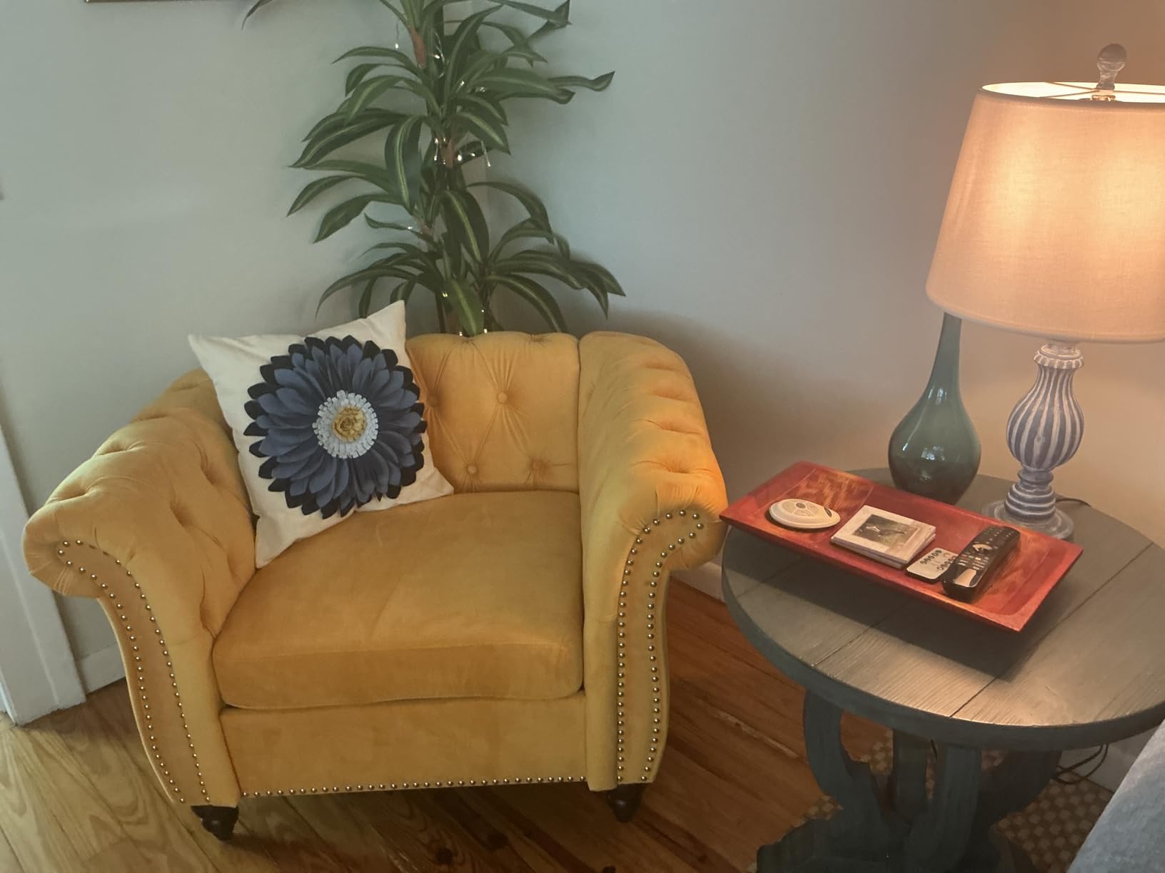 LEVNARY Three-Seat Velvet Sofa, Large Sofa Classic Tufted Chesterfield Settee Modern 3 Seater Couch Furniture Tufted Back for Living Room, Blue customer photo 1