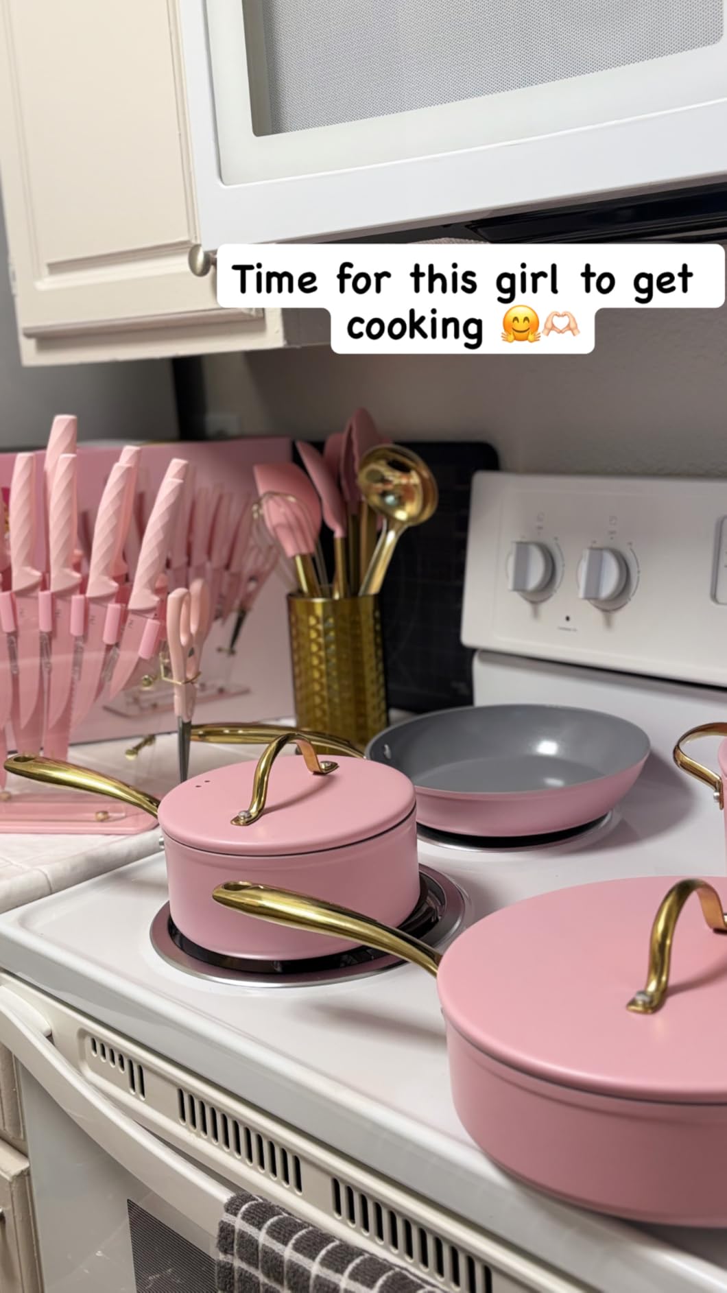 Paris Hilton Kitchen Set Tool Crock with Silicone Cooking Utensils, Stainless Steel Whisk and Ladle, 7-Piece, Pink and Gold customer photo 1
