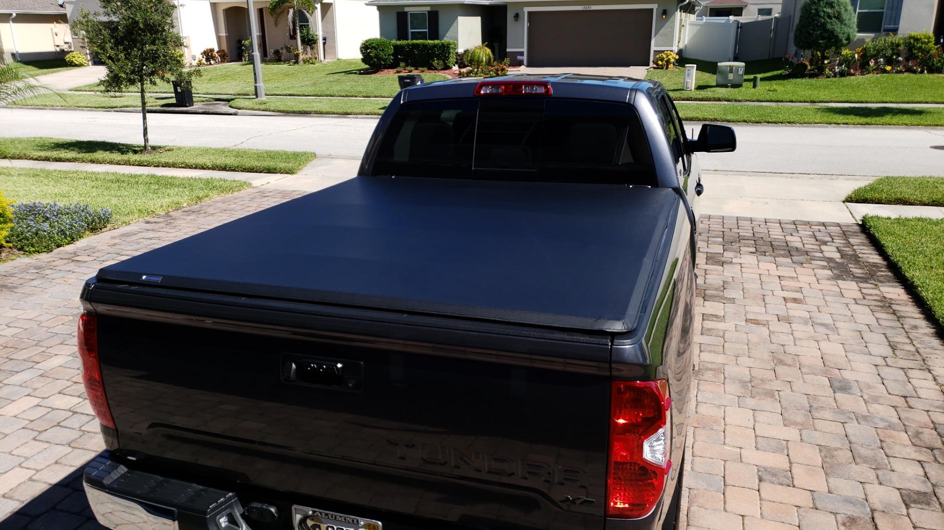 Tyger Auto T3 Soft Tri-fold Truck Bed Tonneau Cover Compatible with 2022-2026 Toyota Tundra | 5.5' (67
