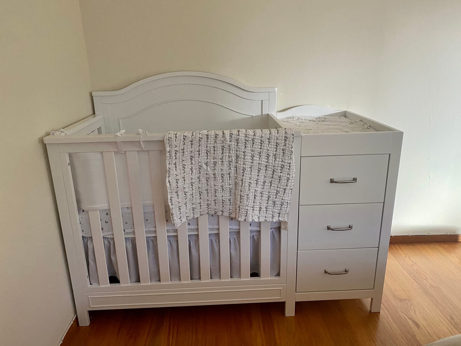 Davinci Charlie 4-in-1 Convertible Baby Crib w/Changing Table, Grey | Greenguard Certified Baby Crib Convertible to Toddler Bed, Daybed, Full-Size Bed - Changing Table Combo w/ Extra Storage customer photo 1