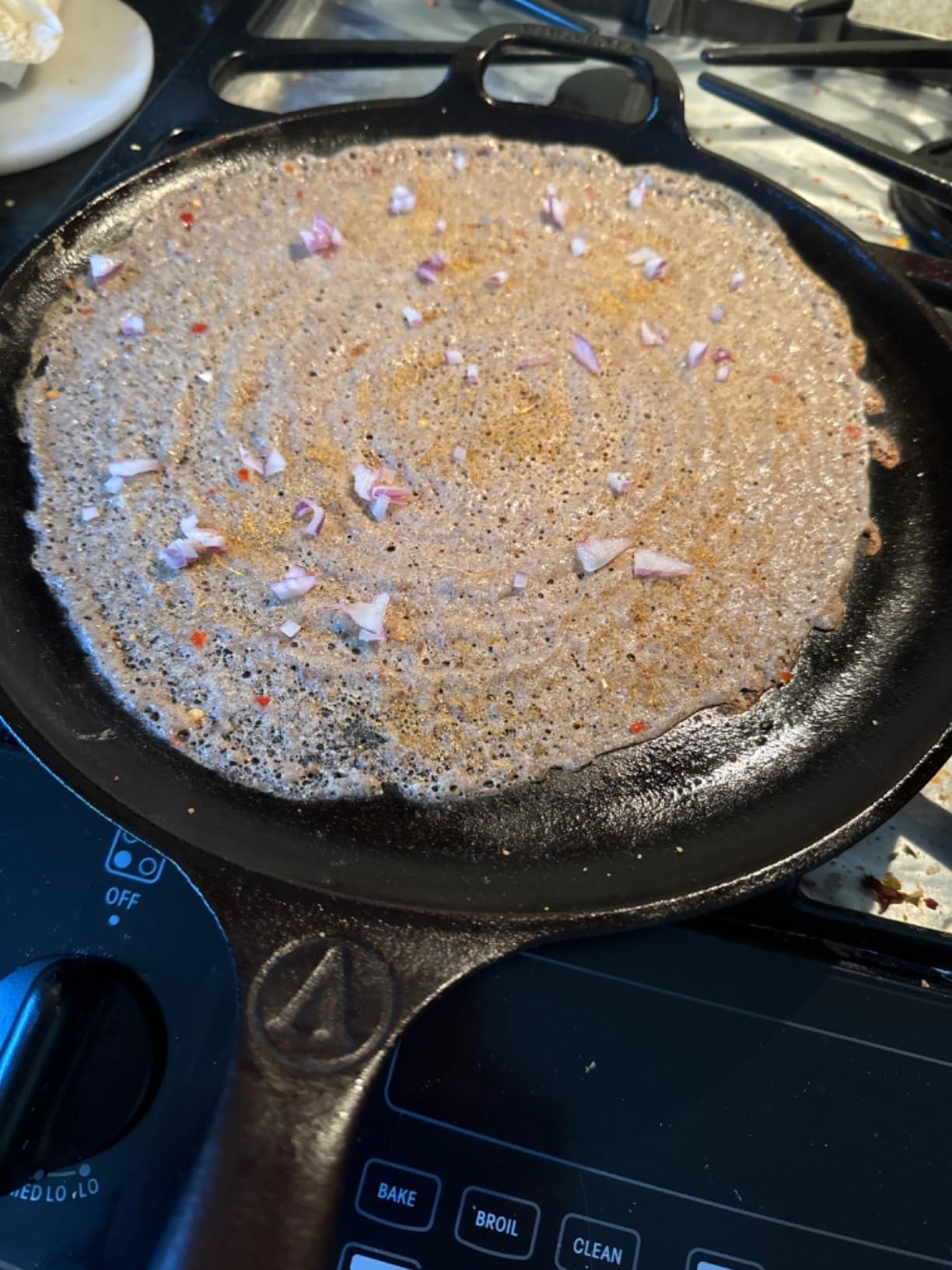 Victoria 15-Inch Cast Iron Comal Pizza Pan with 2 Side Handles, Preseasoned with Flaxseed Oil, Made in Colombia customer photo 1