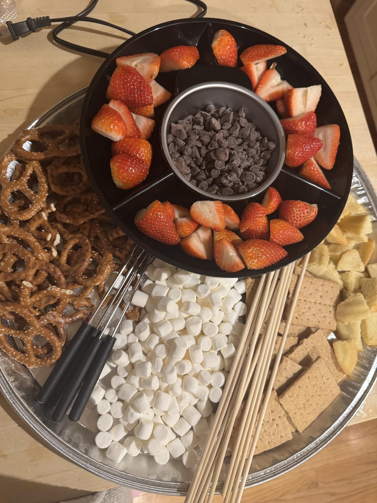 Kusini Electric Fondue Pot Set - Chocolate Fondue Kit - Temperature Control | Detachable Serving Tray, 10oz Melting Pot, 4 Roasting Forks - Gift Set & Date Night Idea. Serve at Movie Night or Game Night. customer photo 1