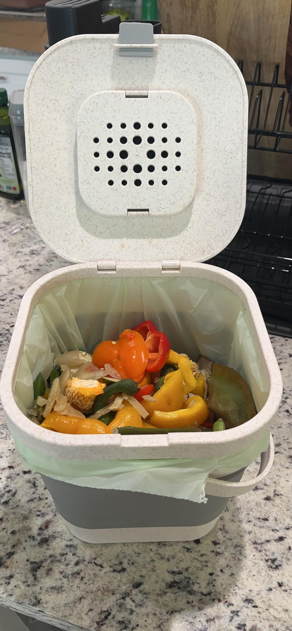 AIRNEX Collapsible Compost Bin Kitchen Counter Caddy - 1 Gallon Countertop Compost Bin with Lid Made of Wheat Straw - Odorless with 20 Compost Bags and 2 Carbon Filters customer photo 1