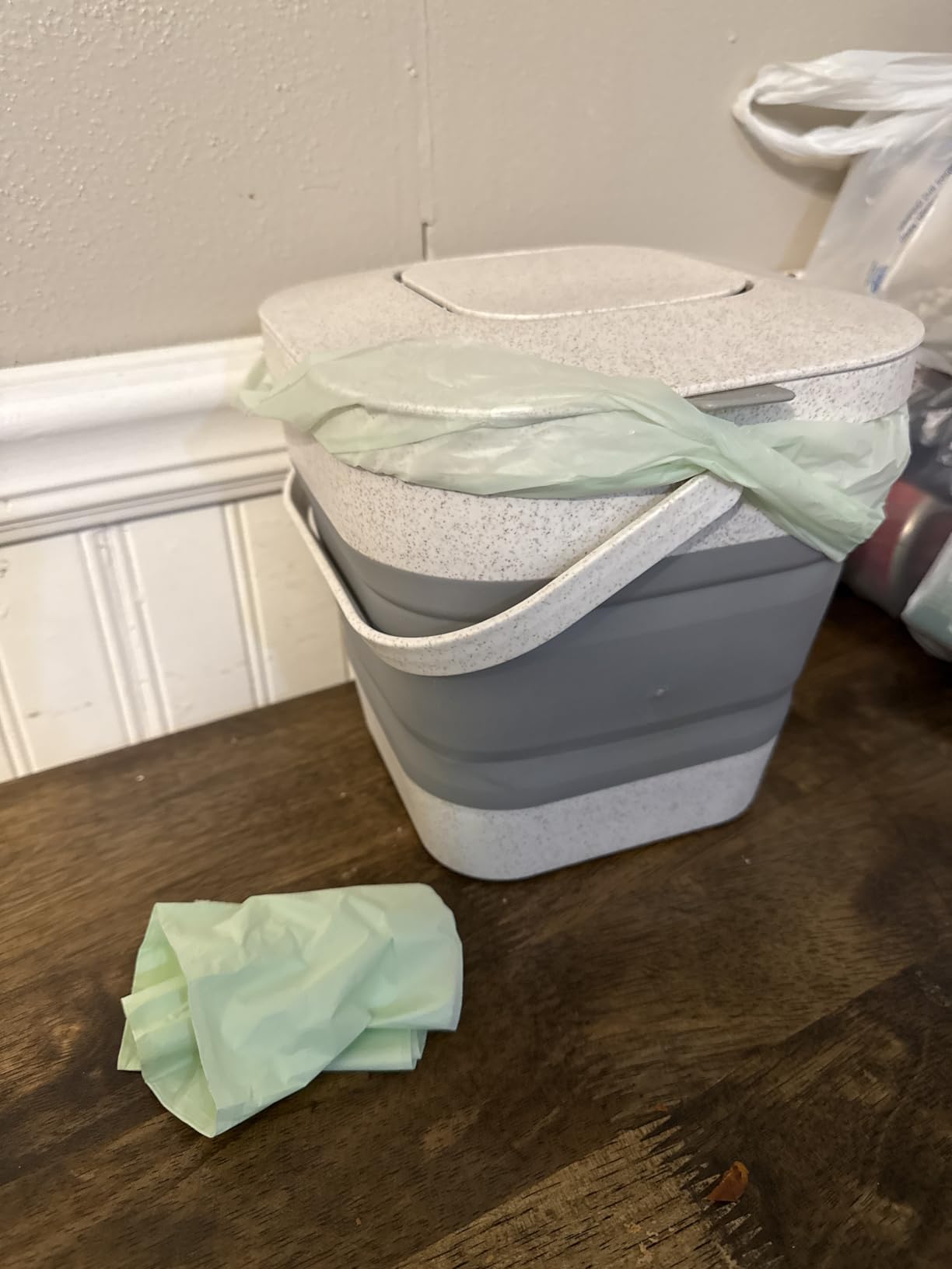 AIRNEX Collapsible Compost Bin Kitchen Counter Caddy - 1 Gallon Countertop Compost Bin with Lid Made of Wheat Straw - Odorless with 20 Compost Bags and 2 Carbon Filters customer photo 2