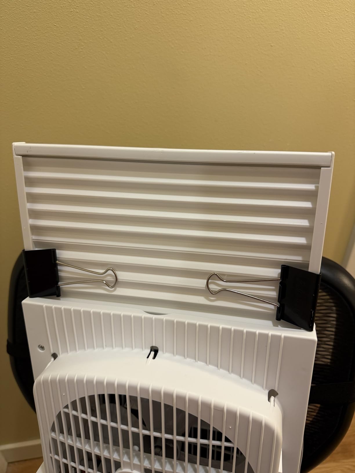 Comfort Zone Reversible Twin Window Fan with 3-Speeds & Expandable Width | Draw Cool Air In or Manually Reverse to Pull Warm Stale Air Out, Removeable Bug Screen, ETL Certified for Home and Kitchen customer photo 1