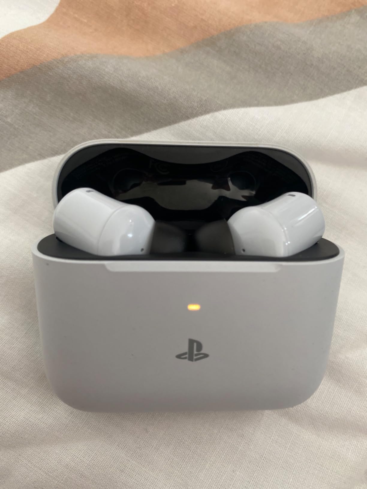 Razer Hammerhead HyperSpeed Wireless Multi-Platform Gaming Earbuds for PlayStation 5 / PS5, PC, Mobile: ANC - Noise Cancelling Mic - Bluetooth 5.2 - RGB Chroma - 30 Hr Battery customer photo 2