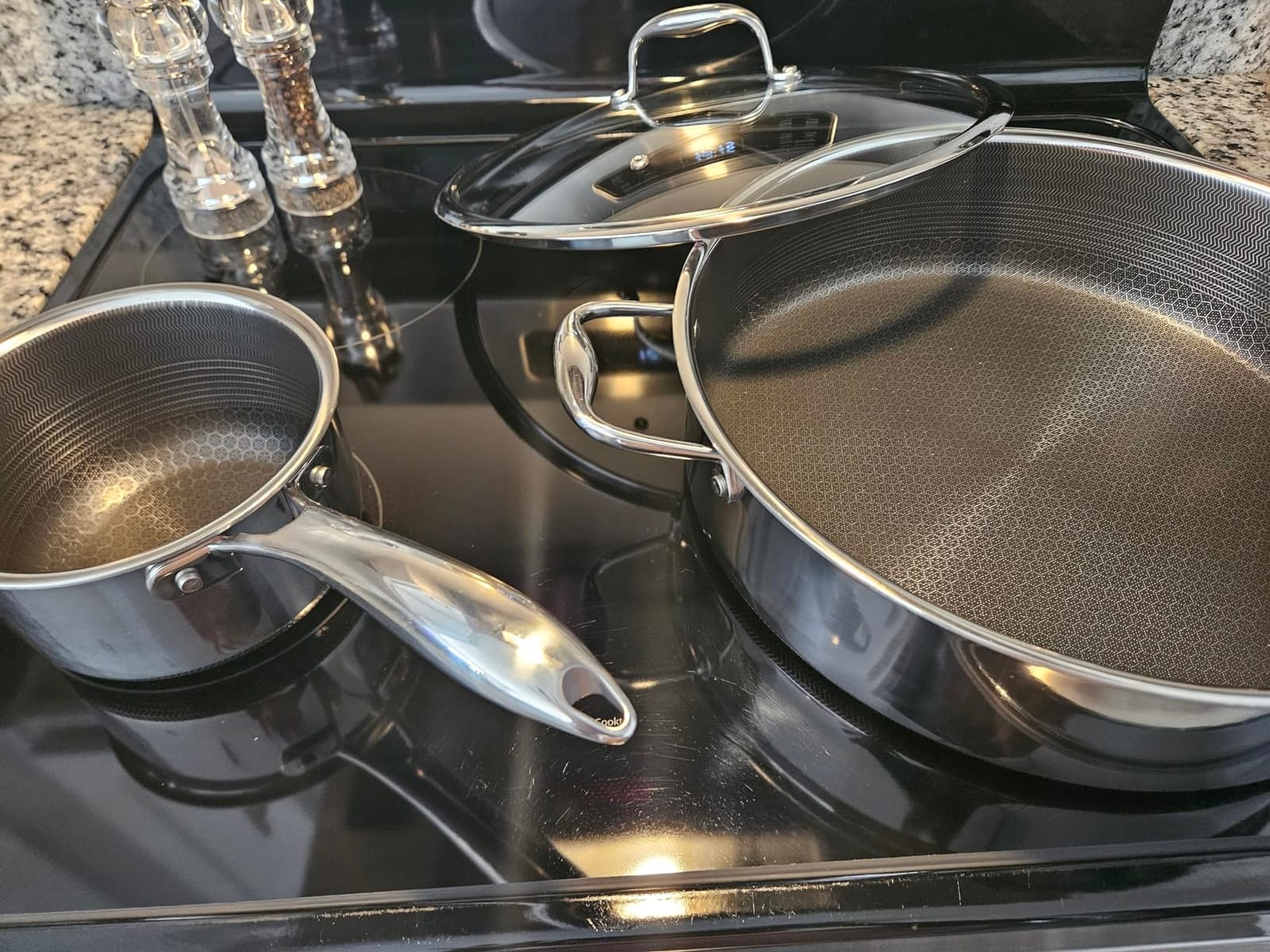 HexClad 3QT Hybrid Nonstick Saucier with Lid, Induction Ready | Stay-Cool Handles, Dishwasher and Oven Safe up to 900F, Compatible with All Cooktops customer photo 1