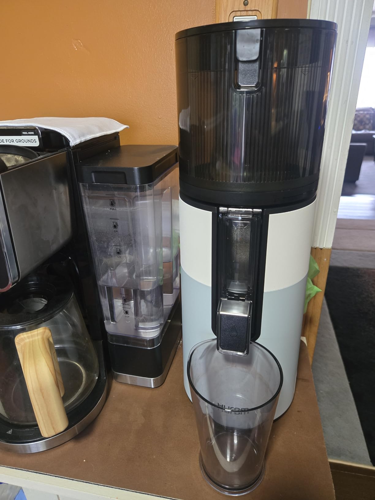 Hurom H400 Cold Press Juicer Machine, Award Winning Masticating Slow Juicer, Easy to Clean, Strainer & Hands Free with Self Feeding, Wide Mouth Hopper, Easy Assembly (Matte Black) customer photo 1