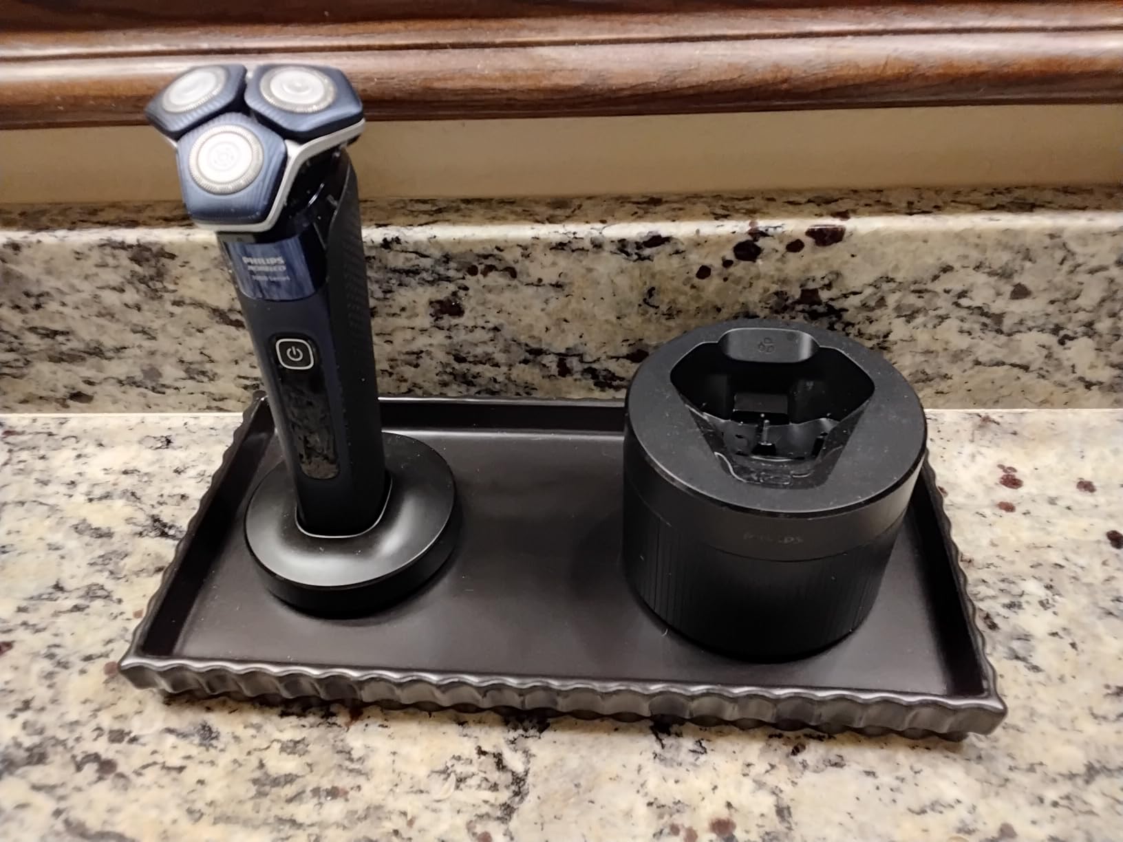 Philips Norelco Shaver 7800, Rechargeable Wet & Dry Electric Shaver with SenseIQ Technology, Quick Clean Pod, Charging Stand, Travel Case and Pop-up Trimmer, S7885/85 customer photo 1