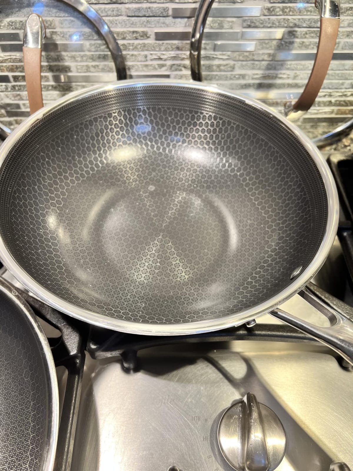 HexClad 5QT Hybrid Nonstick Braiser Dutch Oven with Lid, Induction Ready customer photo 1