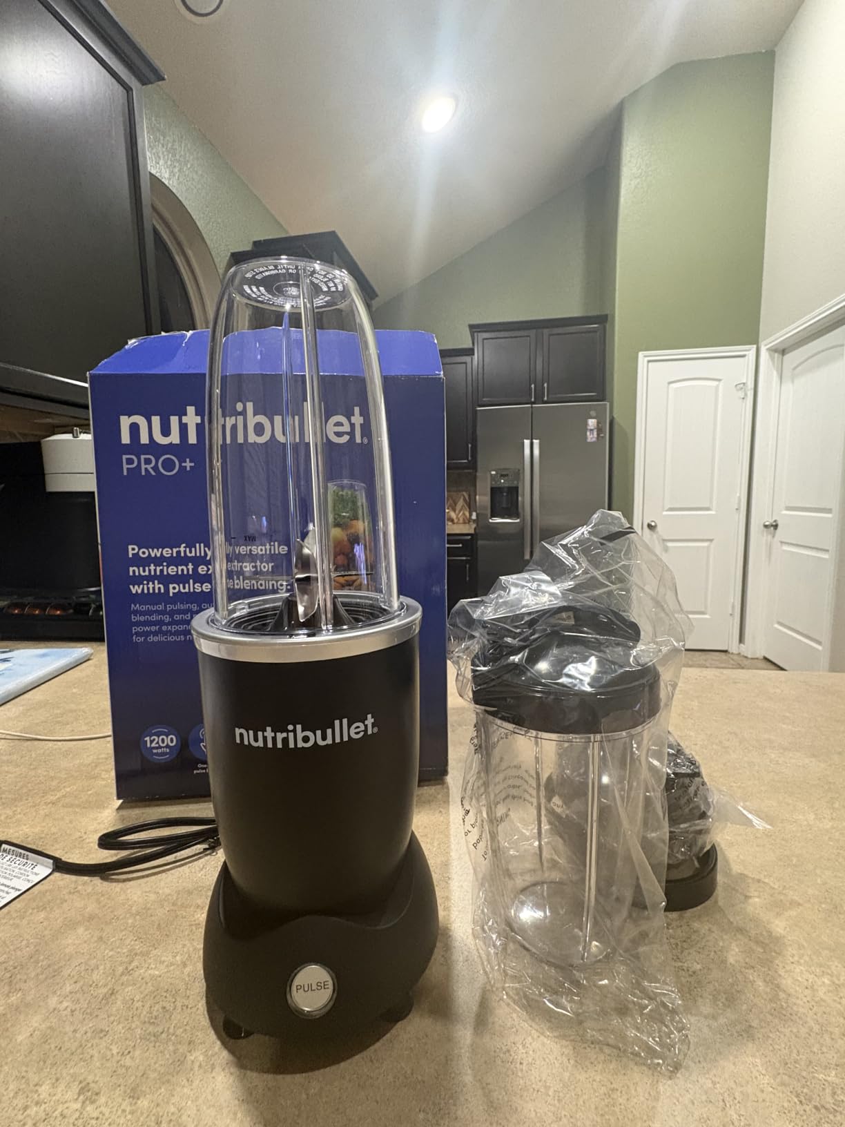 Nutribullet Pro+ Personal Blender 1200W - Pulse Function, Auto Shut-Off, Nutrient Extractor - Includes 32 oz & 24 oz To-Go Cups, Matte Black customer photo 2
