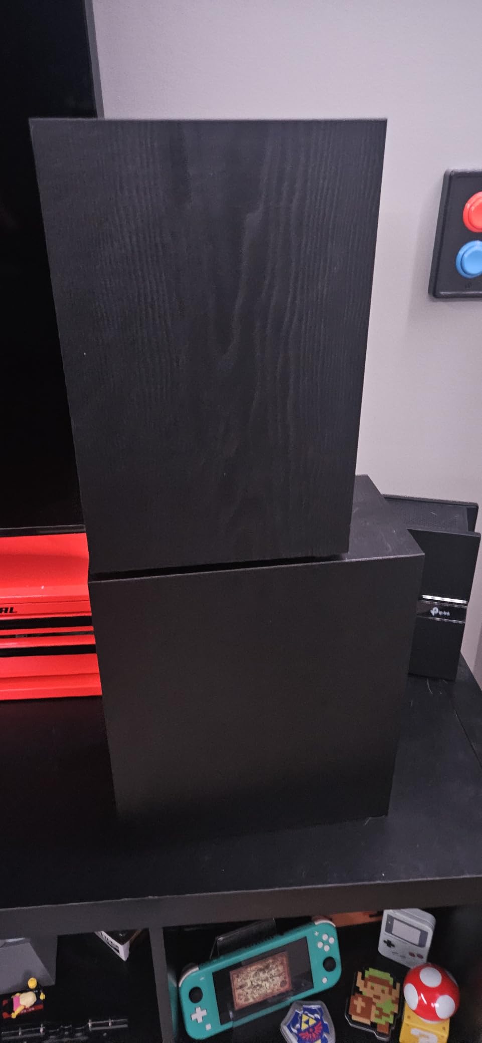 Klipsch Reference R-40PM Powered Bookshelf Speakers - 90-Degree x 90-Degree Tractrix Horn - Linear Travel Suspension customer photo 1