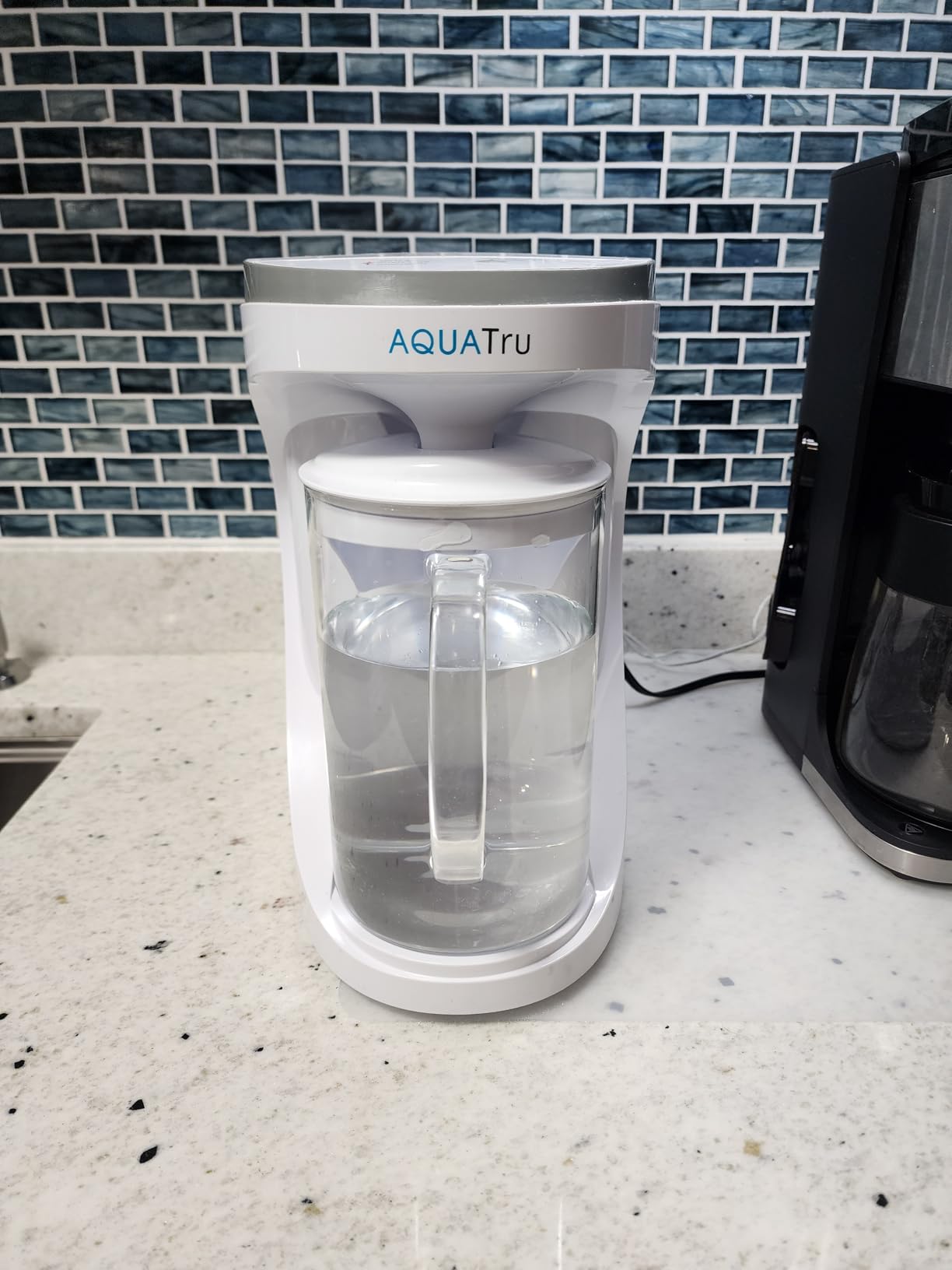 AquaTru Glass Carafe | Countertop Reverse Osmosis Water Filter Countertop RO System Water Purifier | 4 Stage Reverse Osmosis Filtration | Removes 84 Contaminants Like PFOA + PFOS, Lead, Microplastics customer photo 1