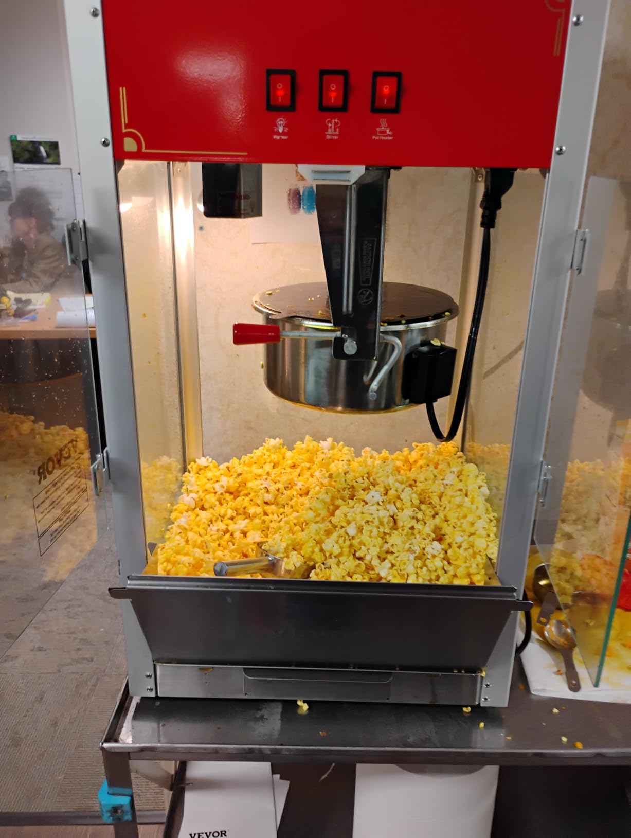 VEVOR Commercial Popcorn Machine, 12 Oz Kettle, 1440 W Countertop Popcorn Maker for 80 Cups per Batch, Theater Style Popper with 3-Switch Control Steel Frame Tempered Glass Doors 1 Scoop 2 Spoons, Red customer photo 1