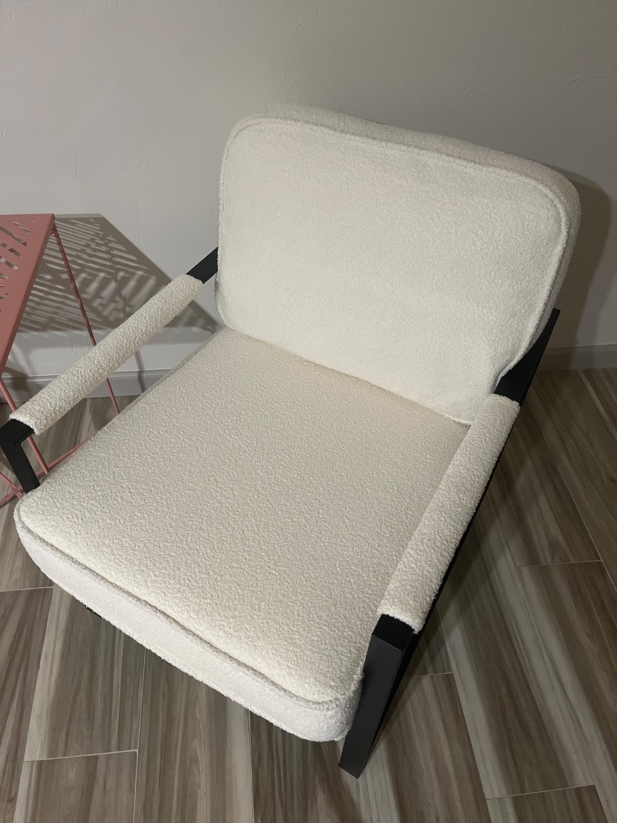Yaheetech Mid-Century Accent Chair, Modern Armchair, Light Brown | Oversized Faux Leather Chair with Soft Cushion, Ergonomic 105° Back, Reading Chair for Living Room, Bedroom and Waiting Room customer photo 2