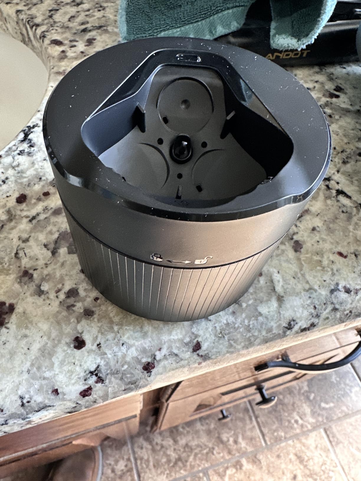Philips Norelco S9000 Prestige Rechargeable Wet & Dry Electric Rotary Shaver with Precision Trimmer, Premium Case & Cleaning System, SP9841/84 customer photo 2