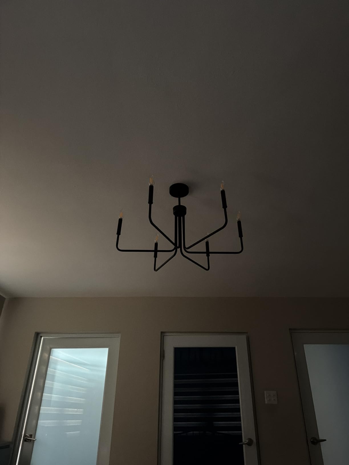 Black Chandelier, 6-Light Farmhouse Chandelier for Dining Room Lighting Fixtures Hanging, Industrial Modern Chandelier for Bedroom, Foyer, Hall, Kitchen, Living Room, Entryway (No Assembly Required) customer photo 2
