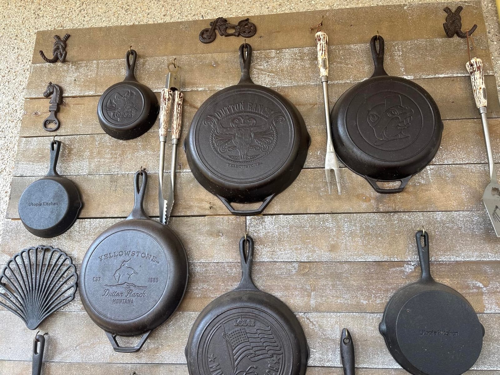 Lodge Yellowstone Cast Iron 2-in-1 Combo Cooker, 10.5 Inches | Bucking Bronco Yellowstone Cast Iron Combo Cooker: Deep Pot & Frying Pan for Oven, Stove, Grill & Campfire customer photo 2