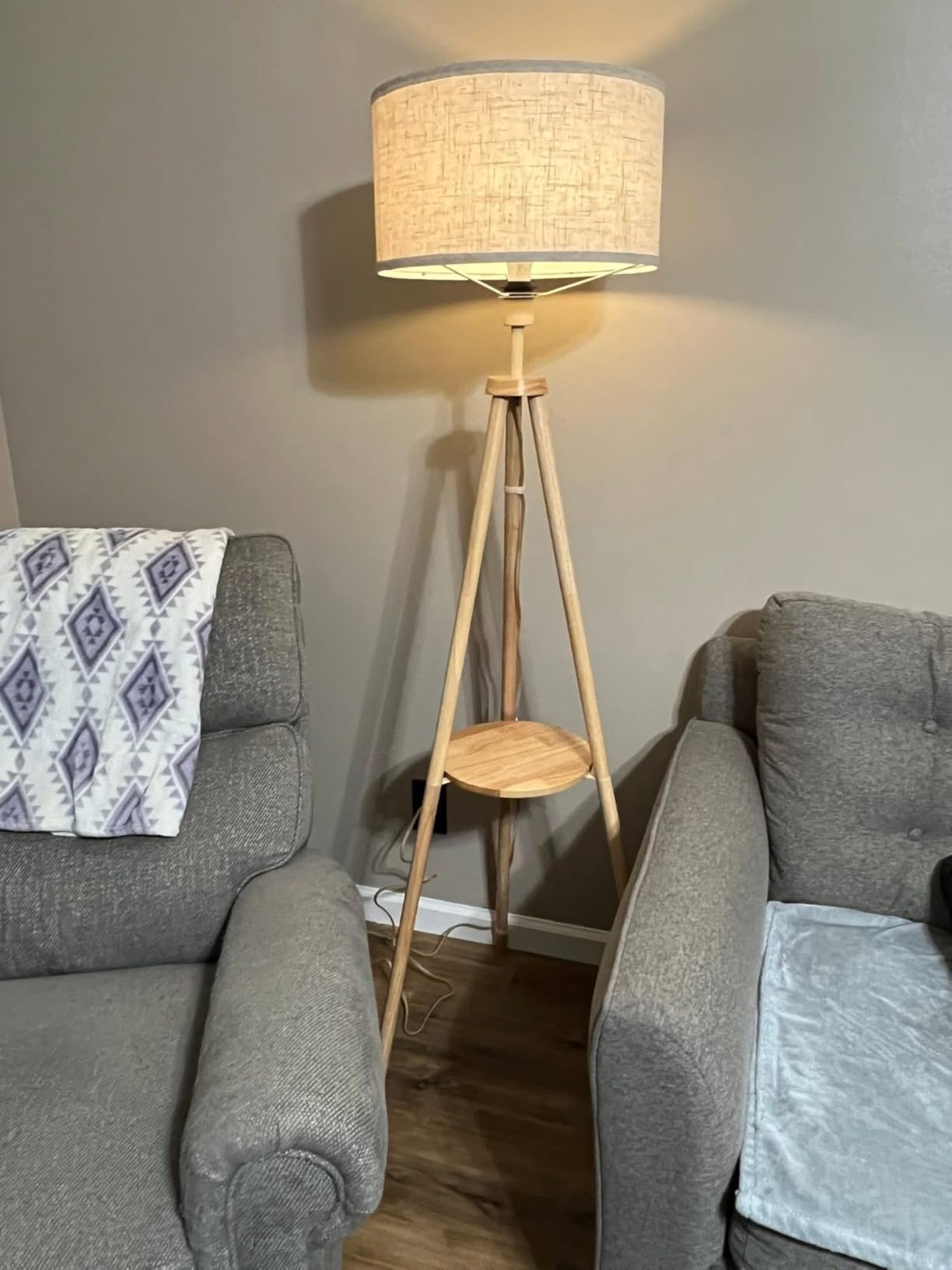 OUTON Wood Tripod Floor Lamp with Shelves, Mid Century Floor Lamp with Remote Control, 4 Color Temperature, LED Modern Dimmable Standing Lamp with Beige Linen Shade for Living Room, Bedroom, Office customer photo 1