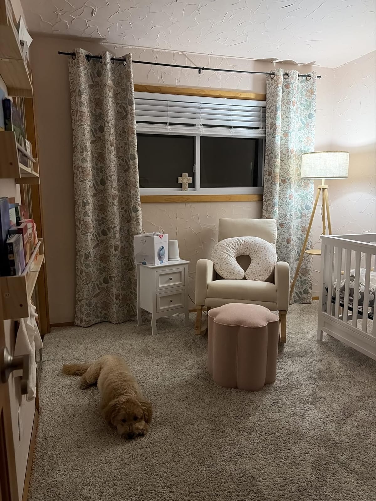 OUTON Wood Tripod Floor Lamp with Shelves, Mid Century Floor Lamp with Remote Control, 4 Color Temperature, LED Modern Dimmable Standing Lamp with Beige Linen Shade for Living Room, Bedroom, Office customer photo 2
