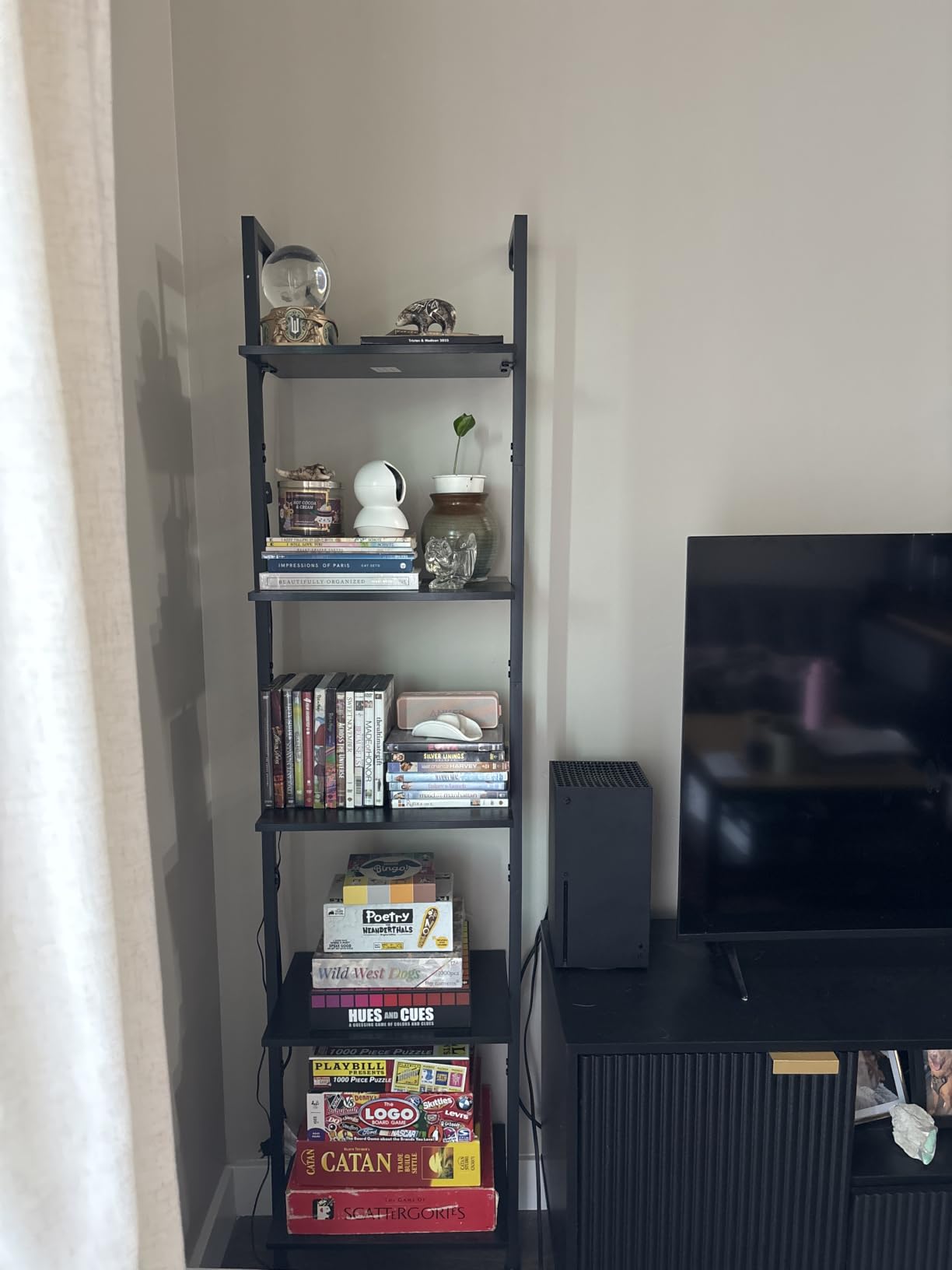 ELYKEN Ladder Shelf, 5-Tier Wood Wall Mounted Bookshelf with Metal Frame, Vintage Open Display Organizer Rack, Leaning Storage Shelves for Living Room, Bedroom, Home Office, Black customer photo 1