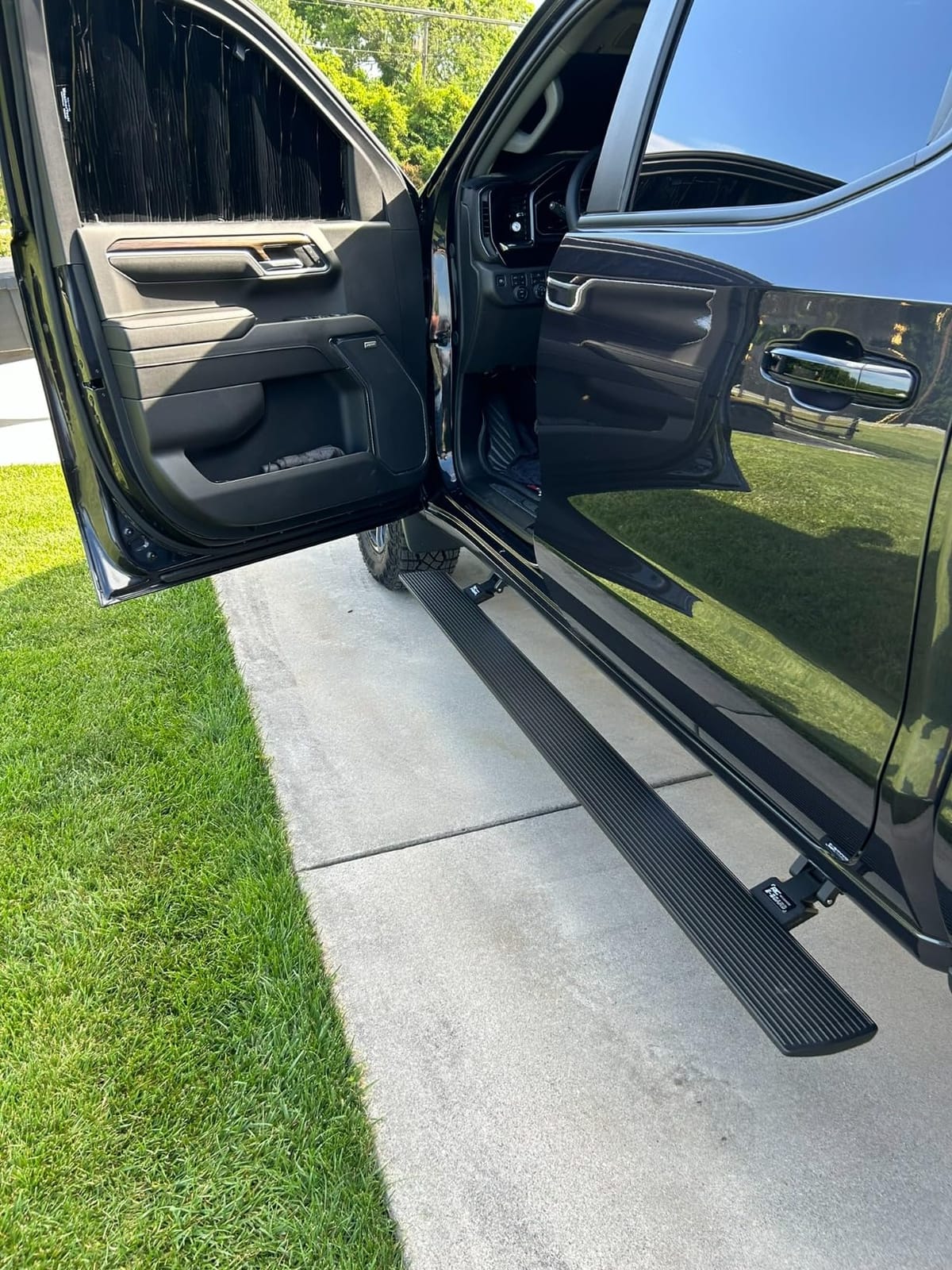 Rough Country Power Running Boards for Chevy Silverado & GMC Sierra 1500/2500HD/3500HD (2019-2026) Crew Cab - Dual-Motor Electric Retractable Side Steps with LED Truck Step Lights customer photo 1