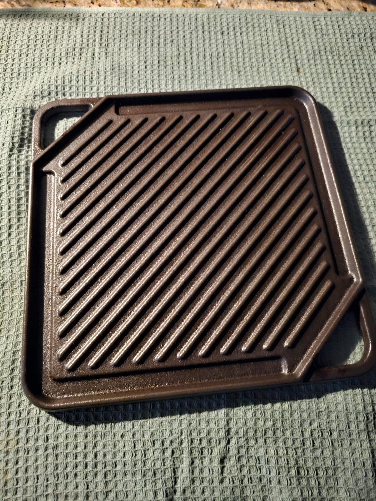 GGC Cast Iron Reversible Griddle | Double-sided Griddle Pan for Stove Tops and Gas Grills, 10