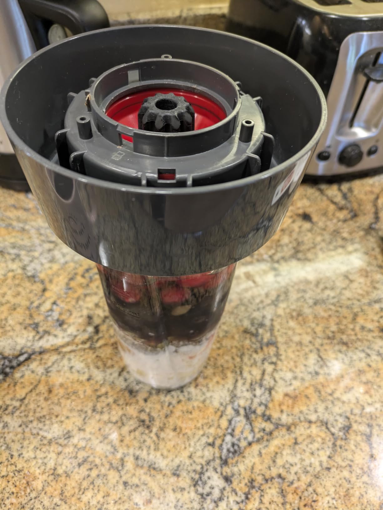 Black+Decker Quiet Blender with 6-Cup Cyclone Glass Jar, 3 Speeds + 3 Functions & Serrated Blade Technology for Faster Blending, Pulse Button and 24-oz Personal Jar, 900W customer photo 2