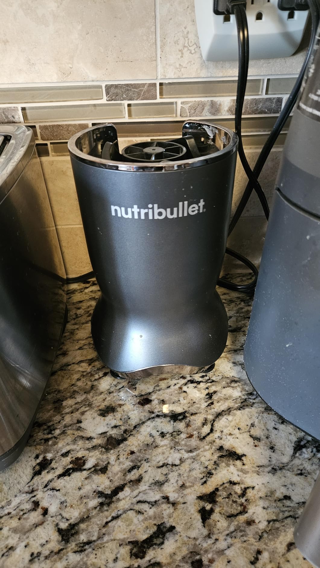 nutribullet Ultra Personal Blender, 1200W, for Smoothies Shakes & Protein - Quietest Single-Serve Blender with Titanium Coated Blades, 3 BPA-Free Cups (32oz + 24oz), To-Go Lids, Dishwasher Safe, Gray customer photo 2