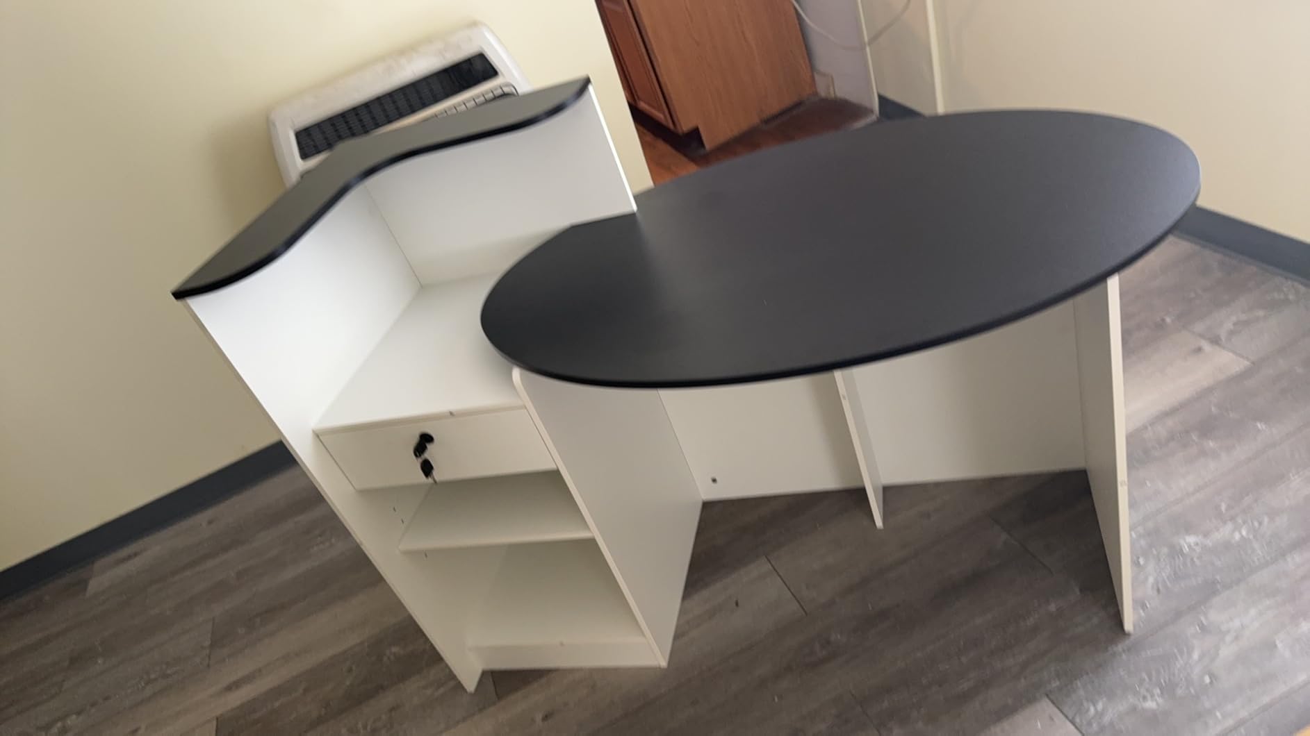 Tangkula Reception Desk, Front Counter Desk with Lockable Drawer & Adjustable Shelf, Oval Desktop, Retail Counter for Checkout, Computer Workstation for Salon Lobby Office, Home Office Desk customer photo 2