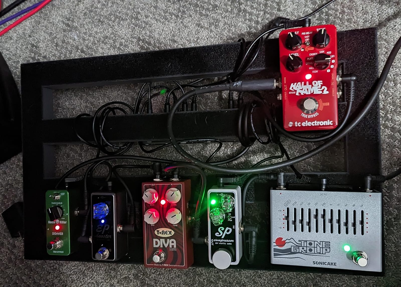 Ghost Fire Guitar Pedal Board Aluminum Alloy 1.76lb Super light Effect Pedalboard 19.8''x11.5'' with Carry Bag and Effects Pedal Patch Cables(3 Pack) customer photo 2