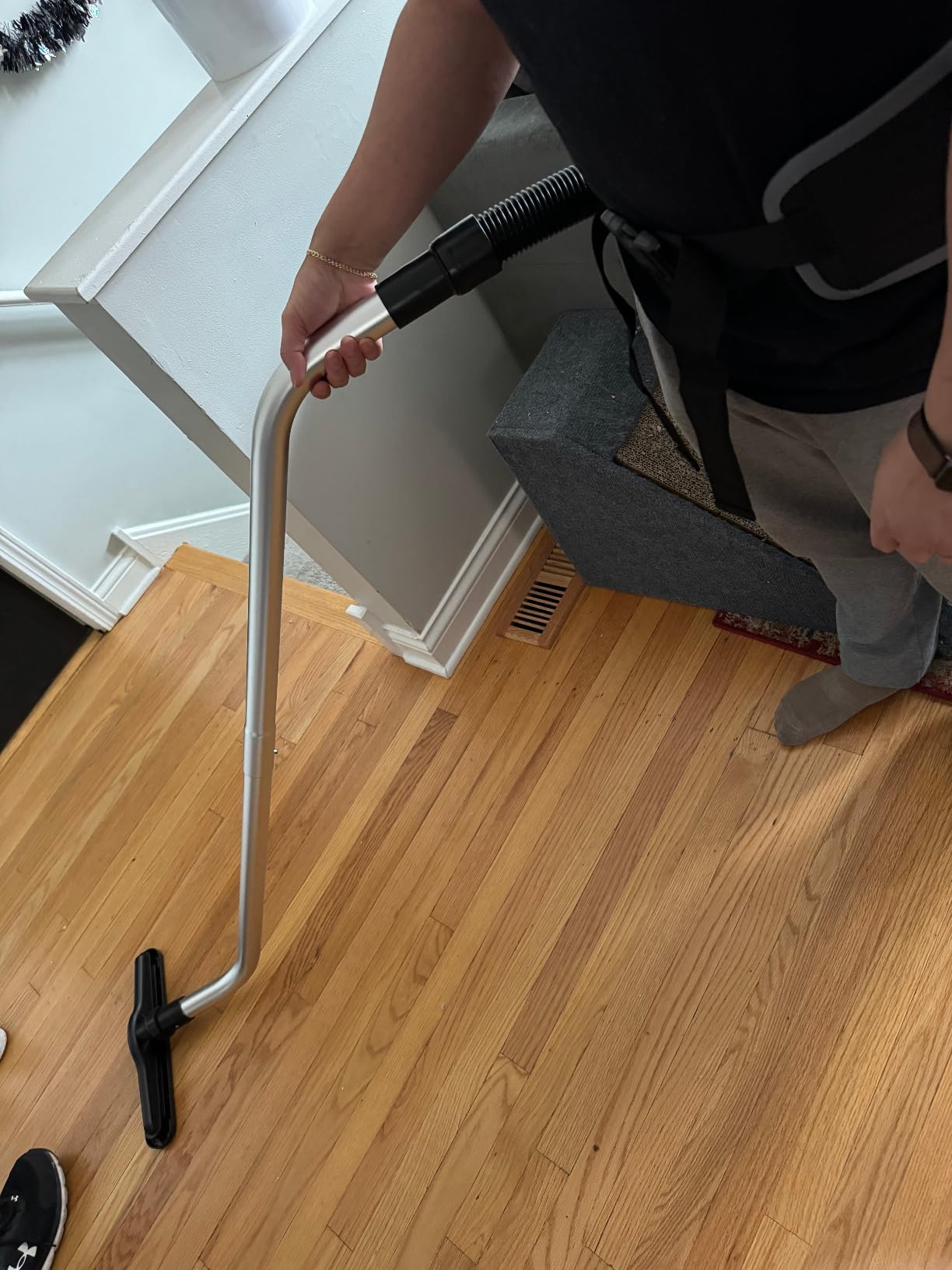 Sanitaire Transport Commercial Cordless Backpack Vacuum with Adjustable Wand, Dual 24V Batteries, Handheld Controls, SC580A. Gray customer photo 2