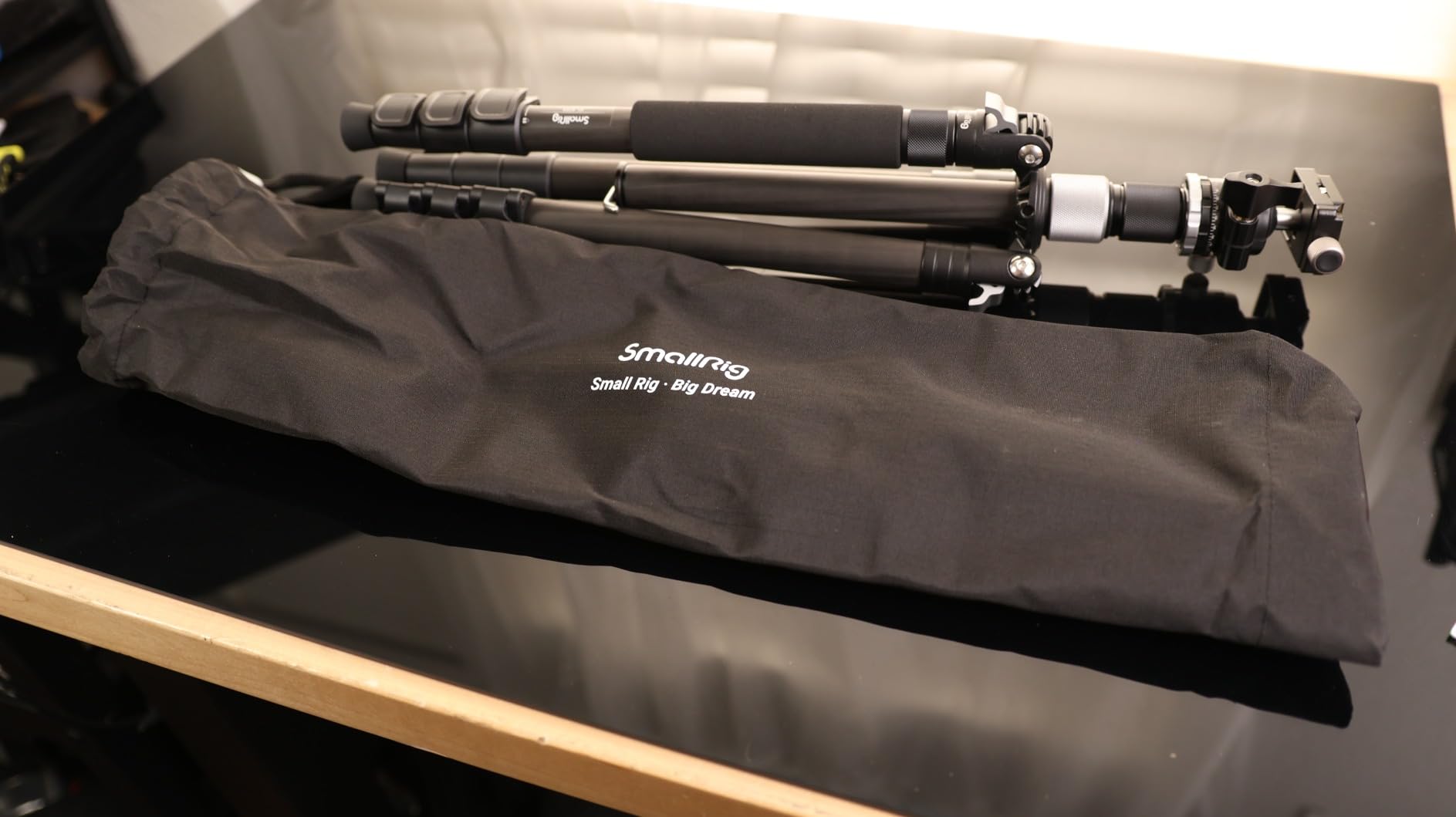 SmallRig AP-20 Carbon Fiber Tripod, 62.2