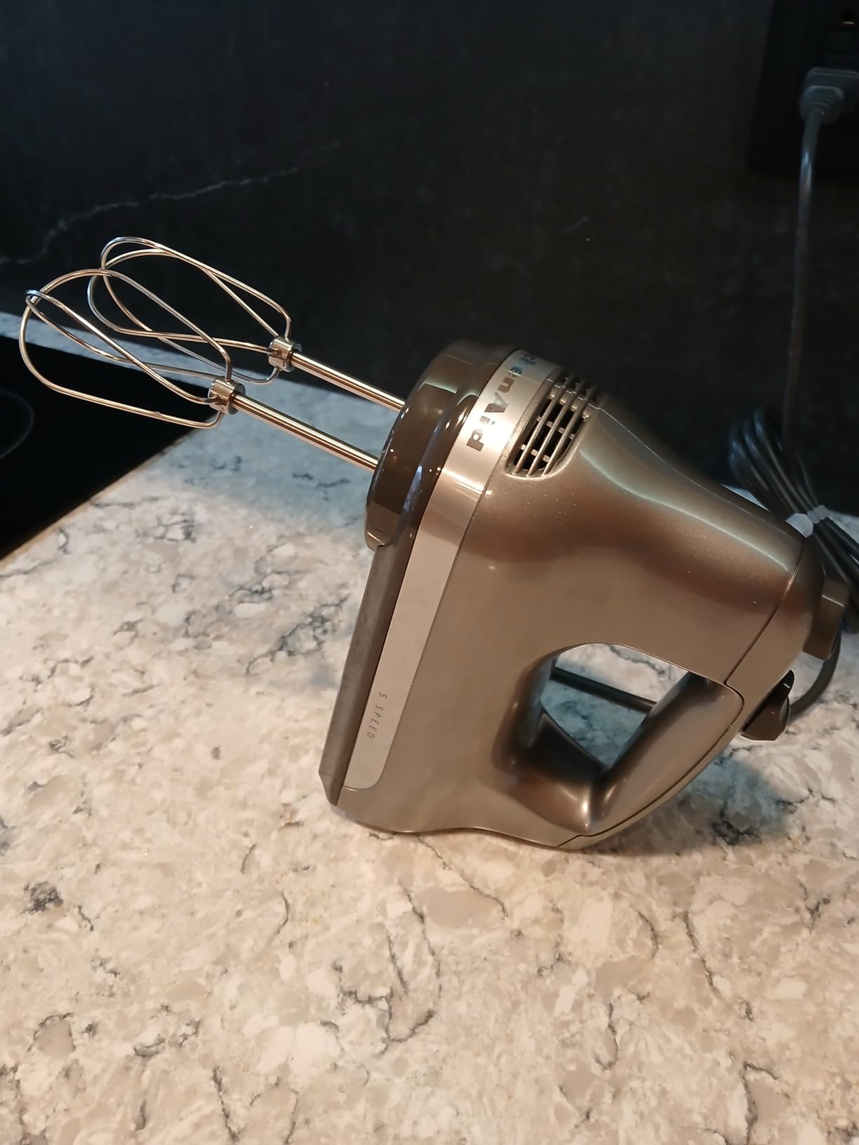 KitchenAid 5 Ultra Power Speed Hand Mixer, KHM512, Contour Silver | 5 Speeds, Lockable swivel cord, Turbo Beaters, Easy release button, Dishwasher-safe beaters customer photo 1