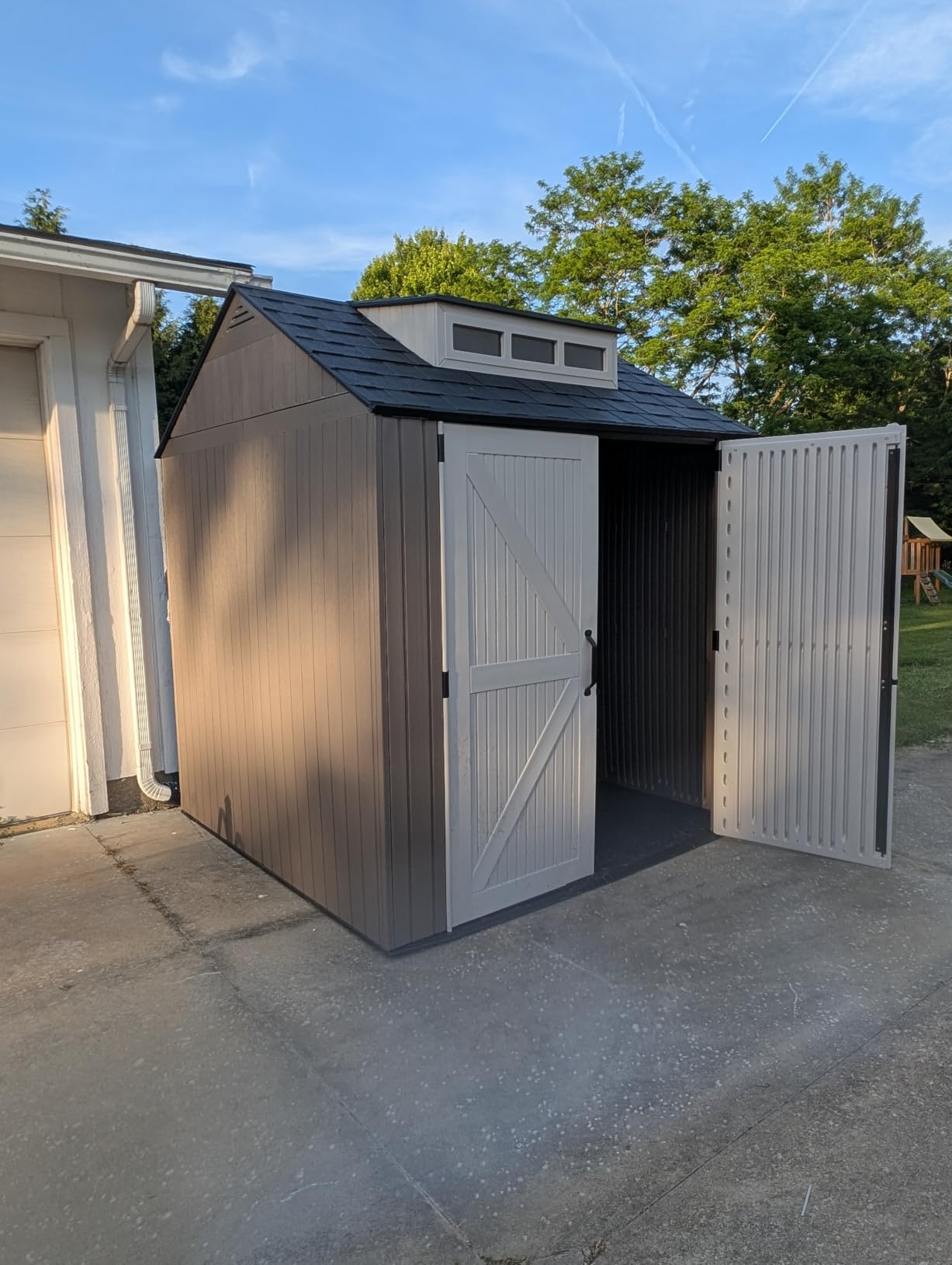 Rubbermaid Large Resin Outdoor Storage Shed With Floor (7 x 7 Ft.), Weather Resistant, Brown, Organization for Home/Lawn Mower/Backyard Equipment/Bike Storage/Pool Supplies customer photo 2