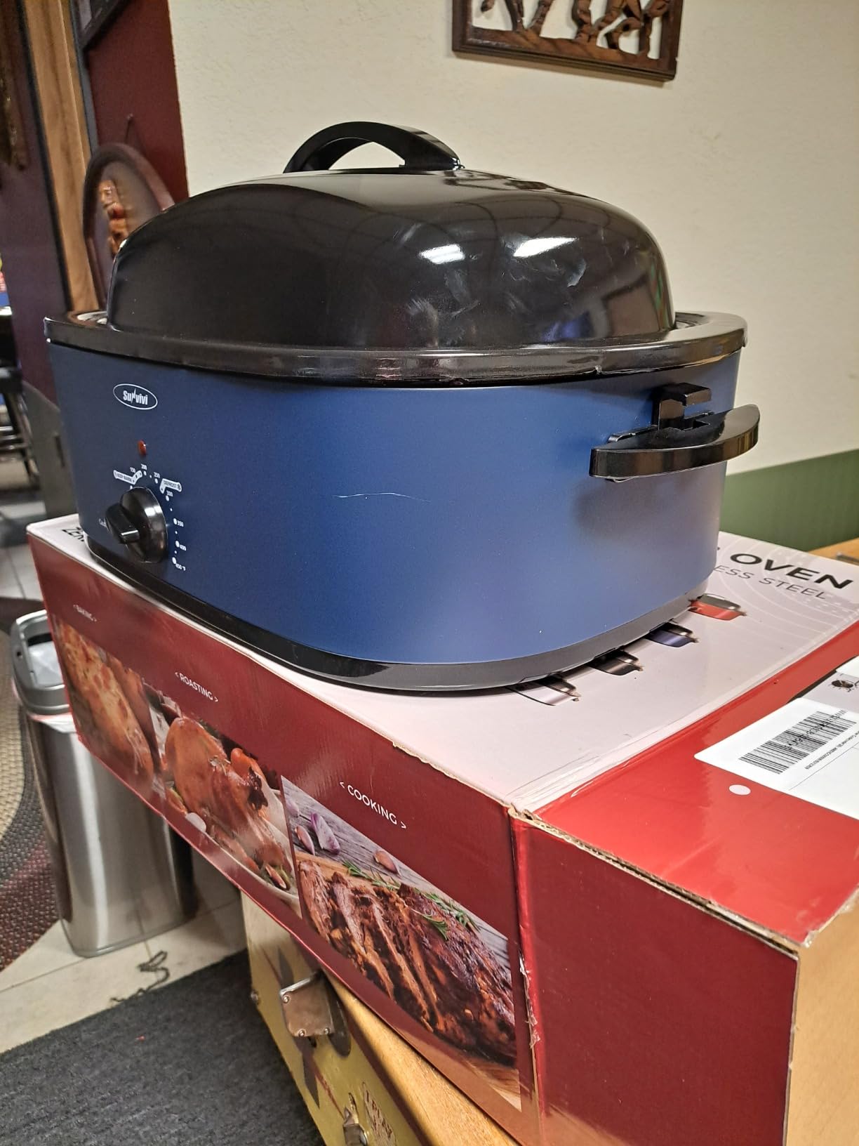 RoyalCraft 26-Quart Electric Roaster Oven with Visible Self-Basting Lid, Turkey Roaster Oven with Removable Pan and Rack, Perfect for Large Meals and Holiday Feasts, Red customer photo 2