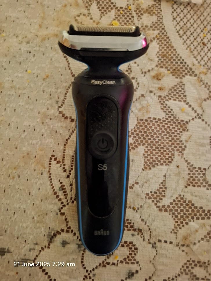 Braun Electric Shaver for Men, Series 5 5118s, Waterproof, Wet & Dry Shave, Turbo Shaving Mode, Foil Shaver with Precision Trimmer, Battery Powered, 50 Minute Battery Runtime customer photo 1