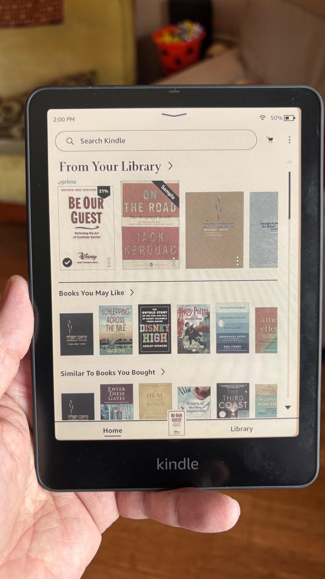 Amazon Kindle Colorsoft Signature Edition 32GB (newest model) - With color display, auto-adjusting front light, wireless charging, and long battery life - Metallic Black customer photo 2