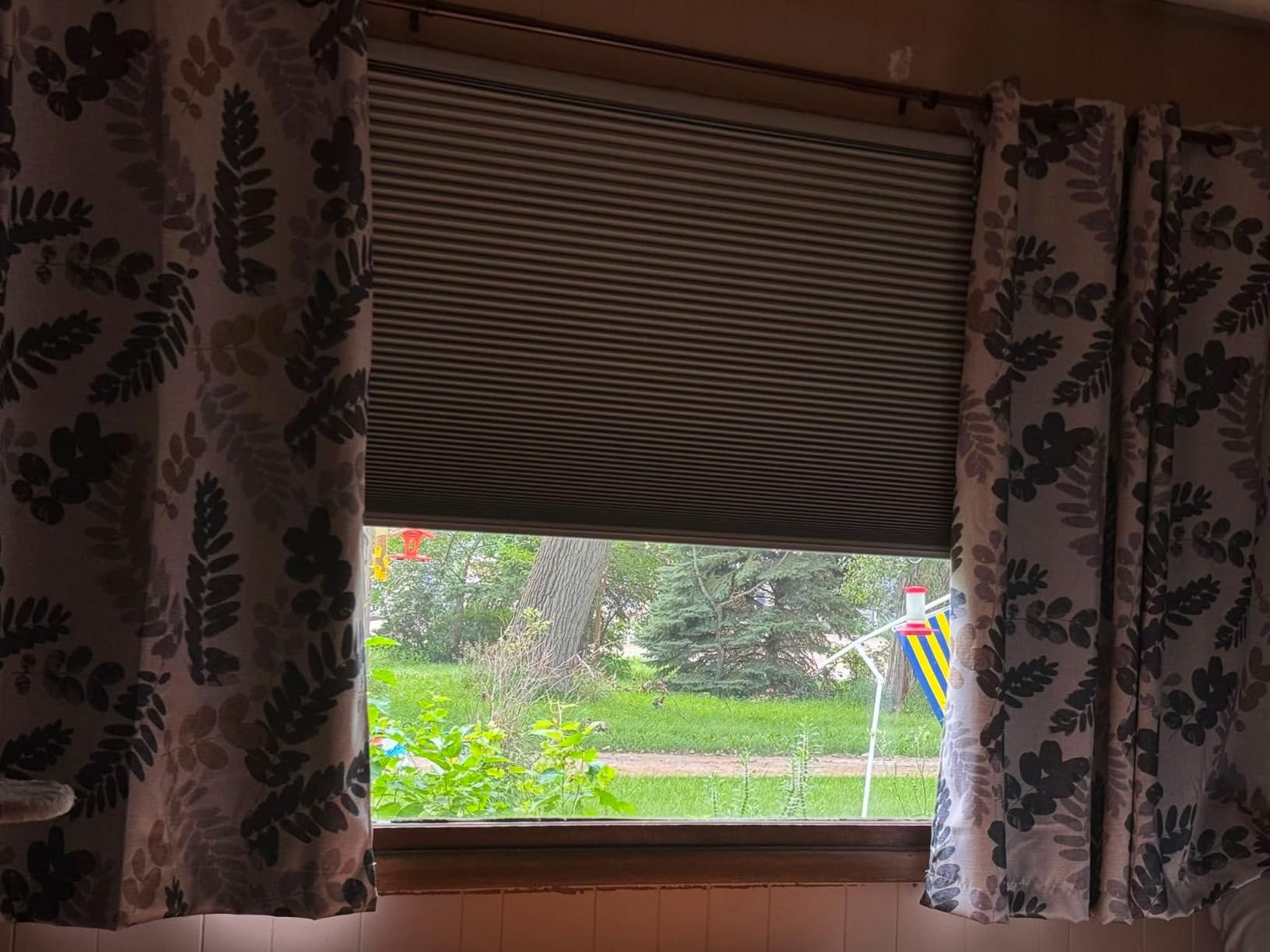 MYshade Custom Cordless Blackout Cellular Shades for Windows, Honeycomb Window Shades with Thermal Insulation, Child & Pet Safe Room Darkening Shade, Easy Install, Custom Size, White customer photo 2