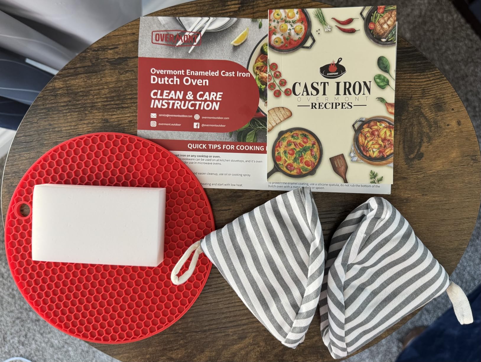 Overmont Enameled Cast Iron Dutch Oven - 5.5QT Pot with Lid Cookbook & Cotton Potholders, Cream White customer photo 1