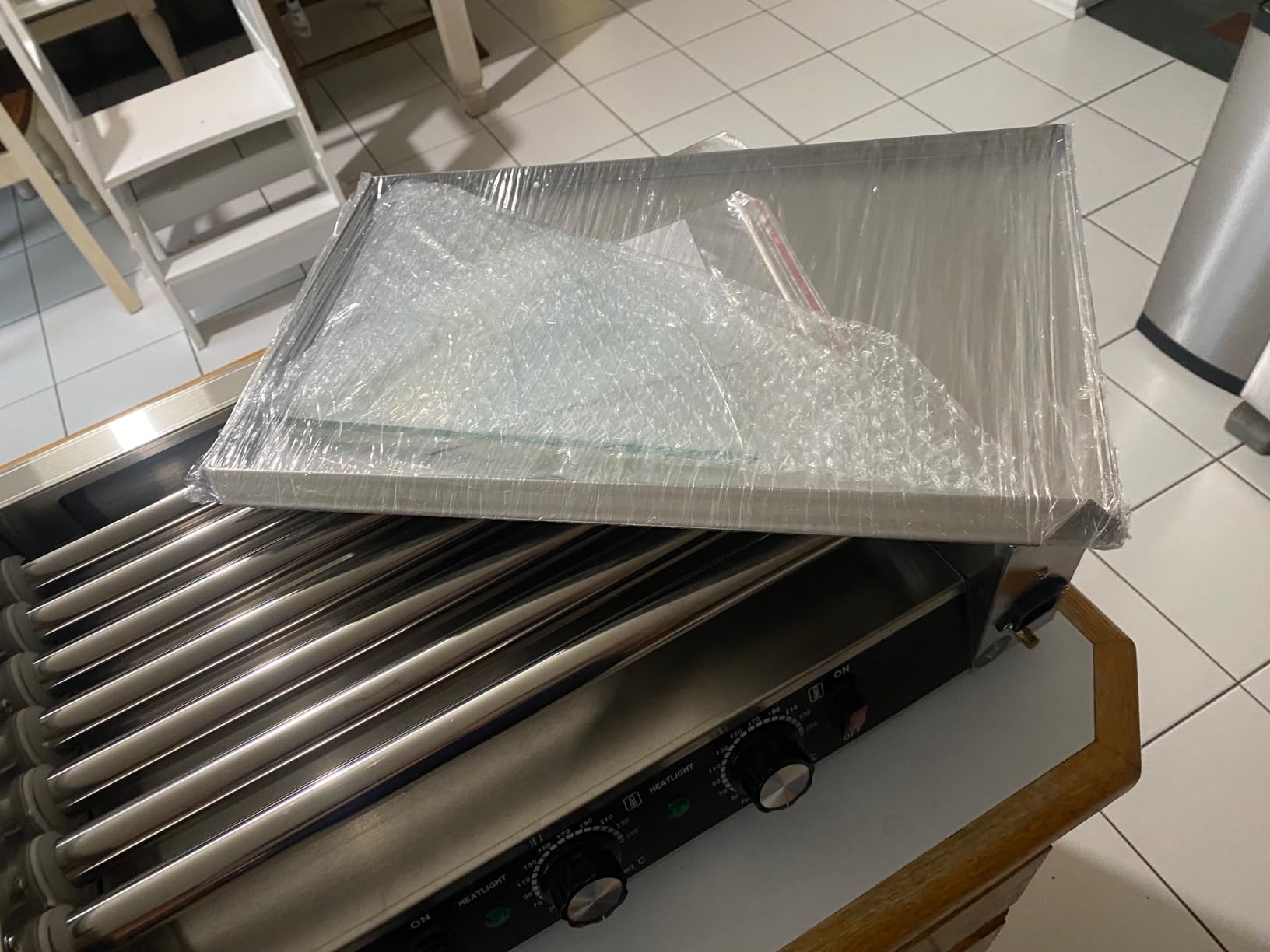 Seeutek Hot Dog Roller 7 Rollers 24 Hot Dogs Capacity 1100W | Stainless Sausage Grill Cooker Machine, Dual Temp Control, Glass Hood Acrylic Cover, Bun Warmer Shelf, Removable Oil Drip Tray customer photo 2