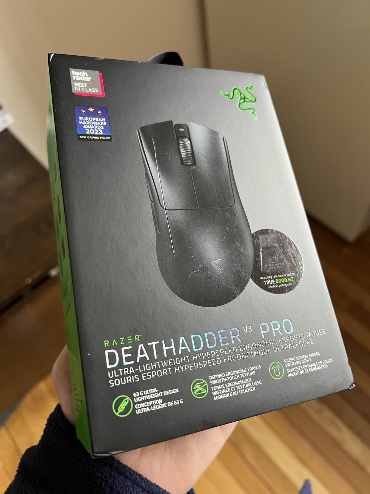 Razer DeathAdder V3 Pro Wireless Gaming Mouse + Hyperpolling Wireless Dongle: 63g Ultra Lightweight - Focus Pro 30K Optical Sensor - Optical Switches Gen-3-5 Programmable Buttons - Black customer photo 2