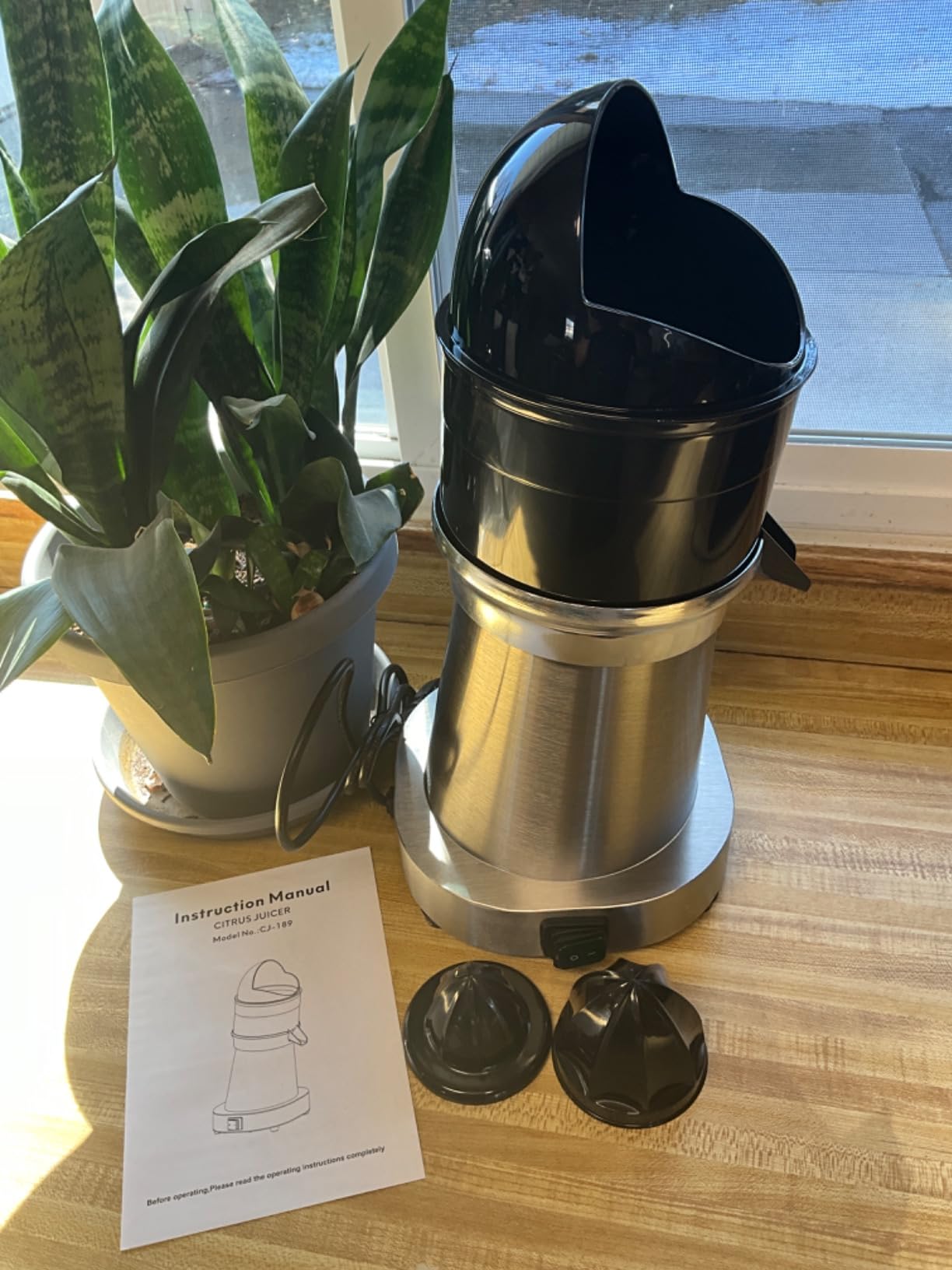YUANHAO Commercial Electric Citrus Juicer Machine | 3 Reamers & Splash Guard, Stainless Steel Automatic Orange/Lemon/Grapefruit Juicer for Bars, Restaurants, Home Use customer photo 2