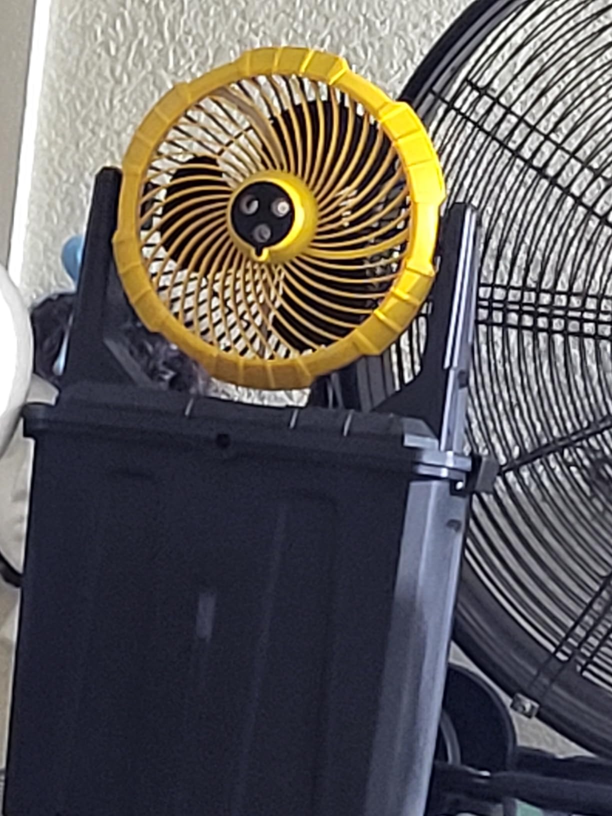 Ausic Portable Misting Fan, 9L 10-inch Outdoor Mist Fans for Outside Patios Cooling, 20000mAh Rechargeable Battery Fan with Water Box, 3 Strong Winds, 3 Spray Mister, Camping/Beach Summer Essentials customer photo 1