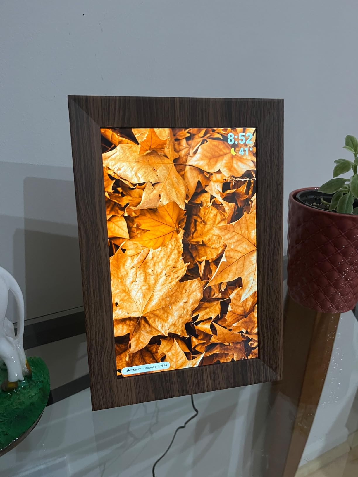 16 Inch Large Digital Picture Frame, Canupdog WiFi Digital Photo Frame with 1920 * 1080 IPS Touchscreen, 32GB Storage, Auto-Rotate, Wall Mountable, Easy Setup, Slideshow Photos and Videos customer photo 1