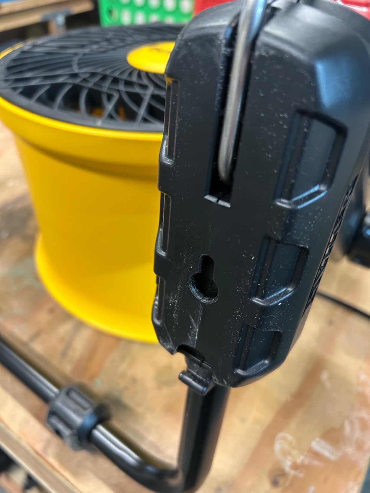 DEWALT 16-Inch High-Velocity Floor Fan, 3-Speed Plug-In Shop Fan, Compact 360° Adjustable Drum Fan for Garage, Workshop, Warehouse and Basement, DXF1616 customer photo 1