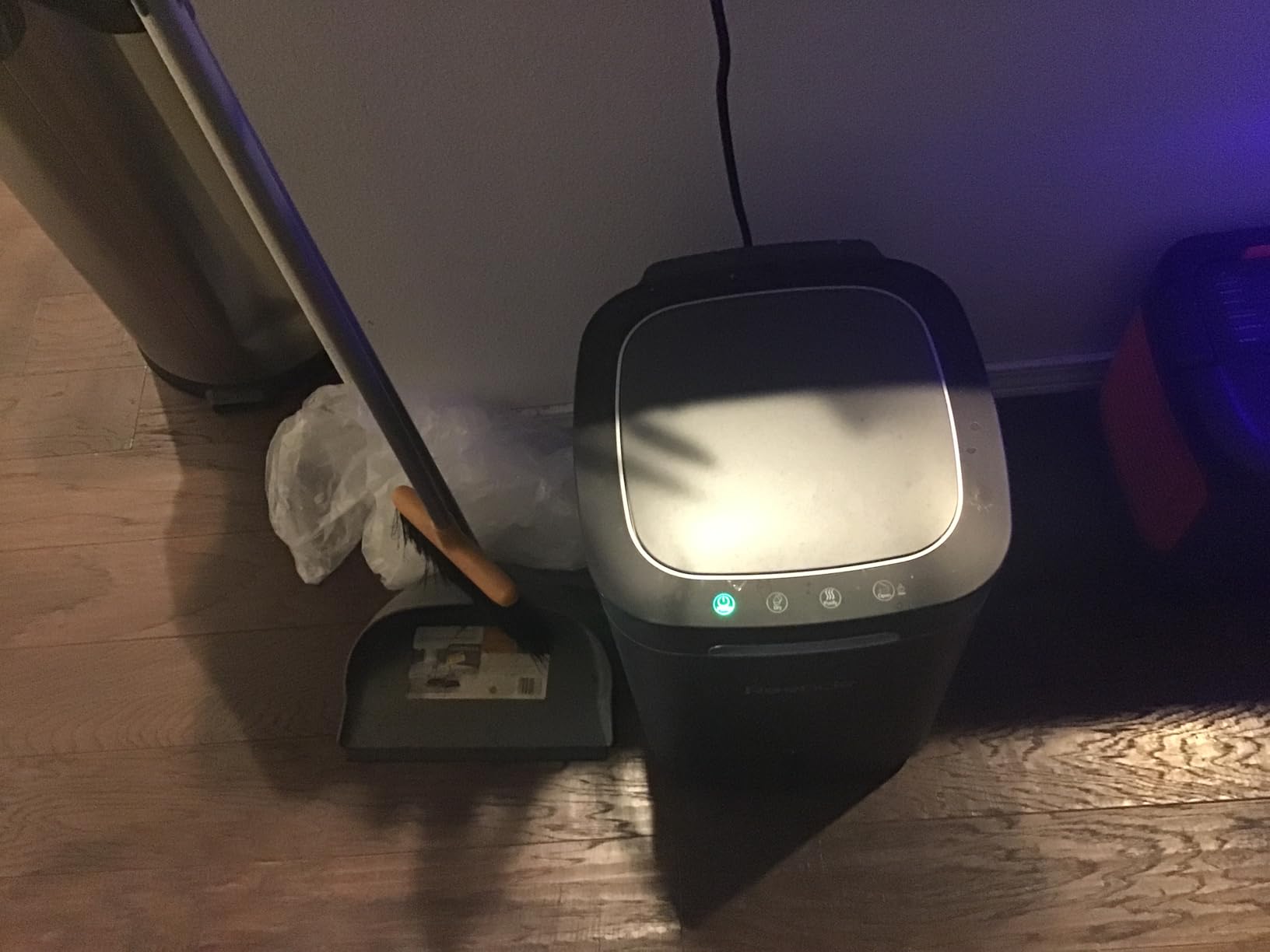 Reencle Prime Electric Composter - 14L Kitchen Composter, Decomposes Up to 2.2 lbs Food Waste Daily, Odorless Indoor Composting with Whisper-Quiet Technology & Rapid Decomposition (White) customer photo 2